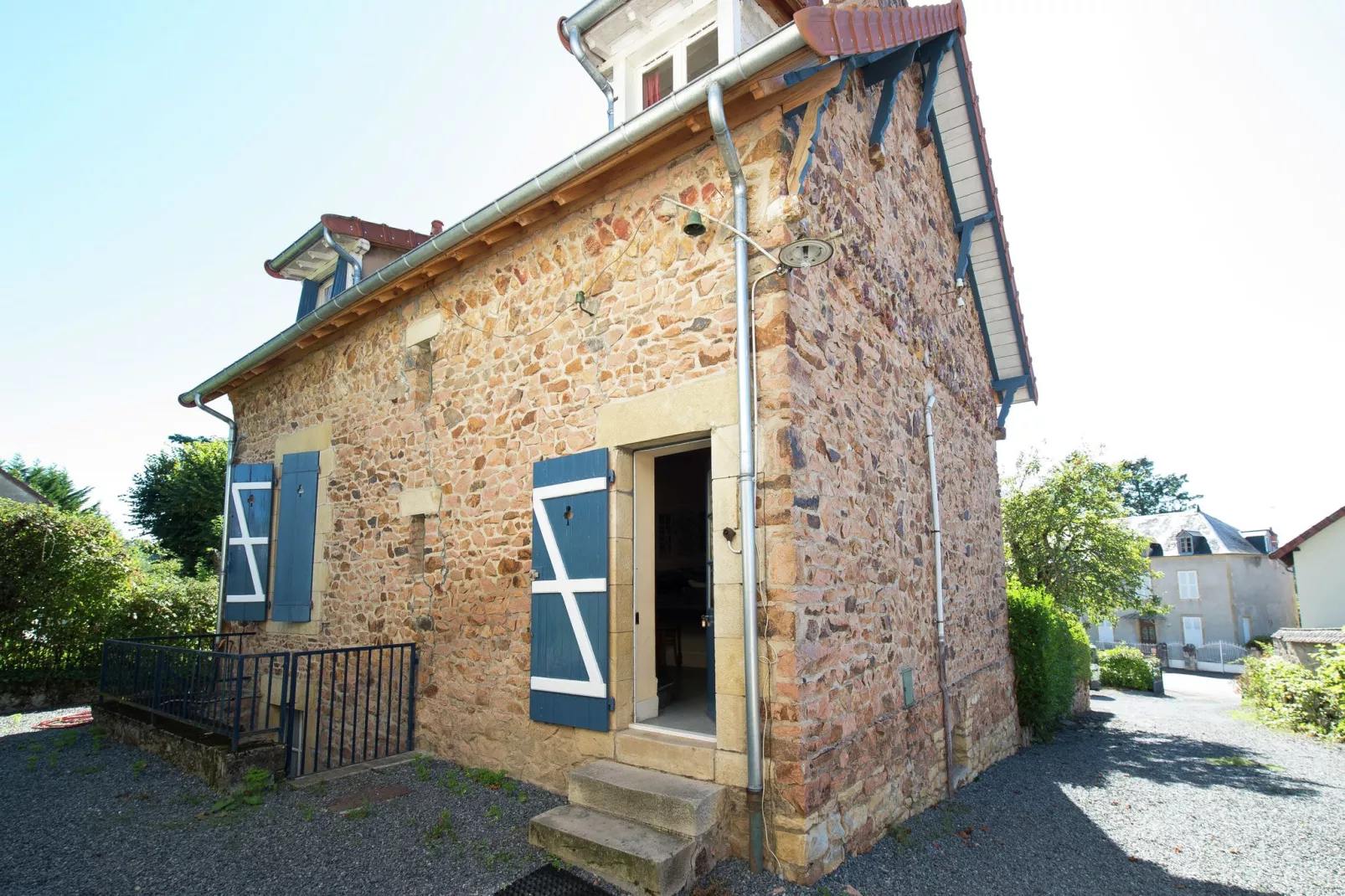 Gîte St Honoré les Bains-Außenbereich Sommer