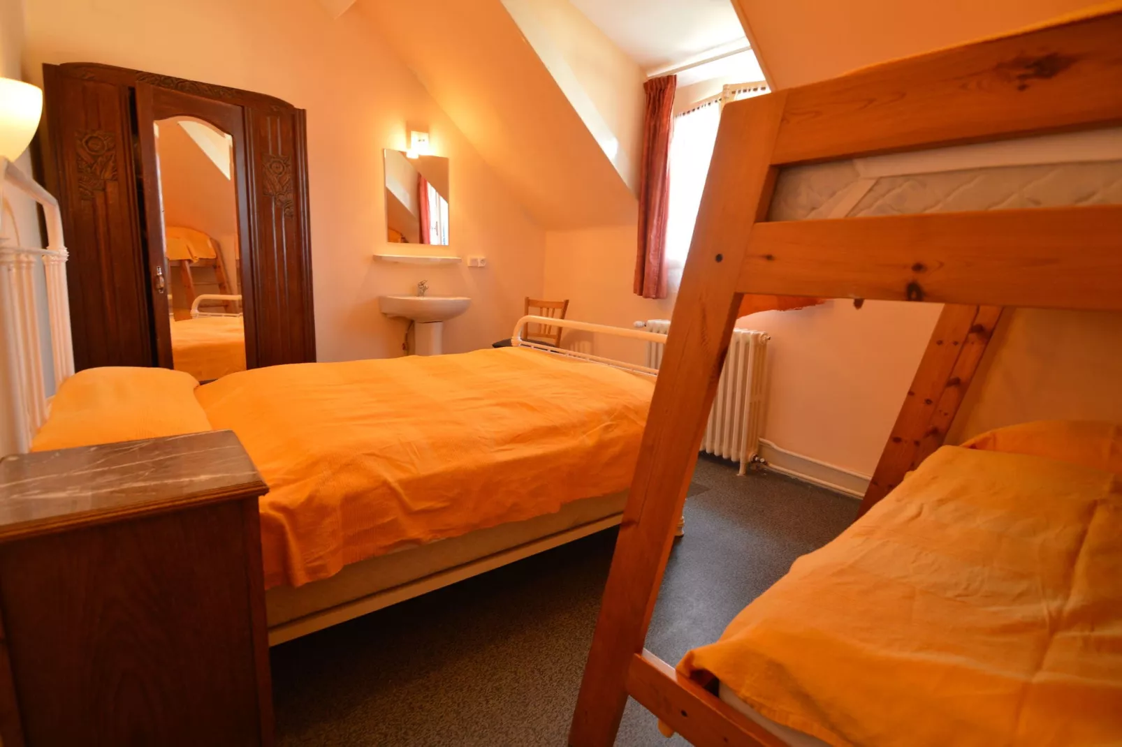 Gîte St Honoré les Bains-Schlafzimmer