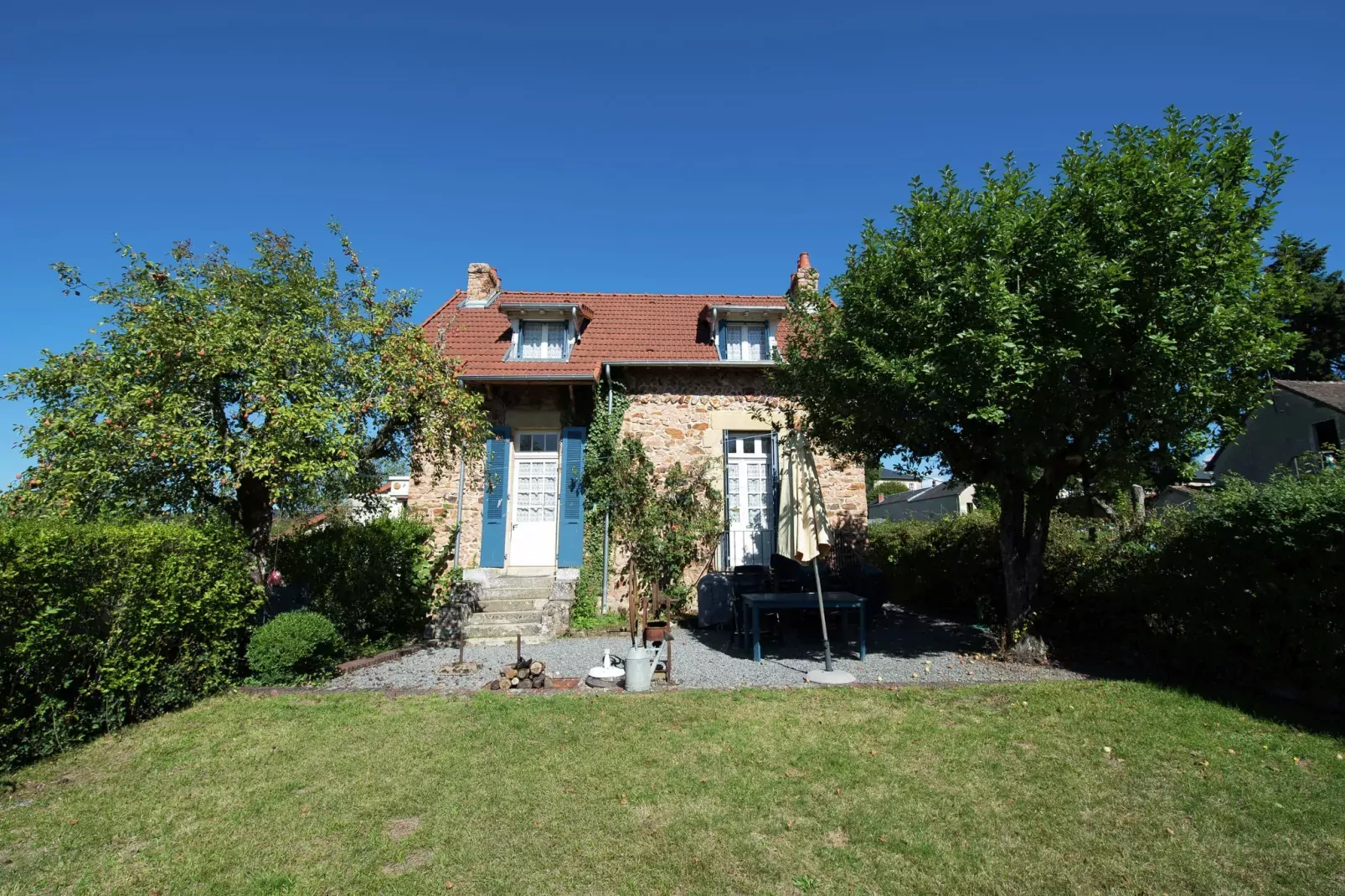 Gîte St Honoré les Bains-Gärten Sommer