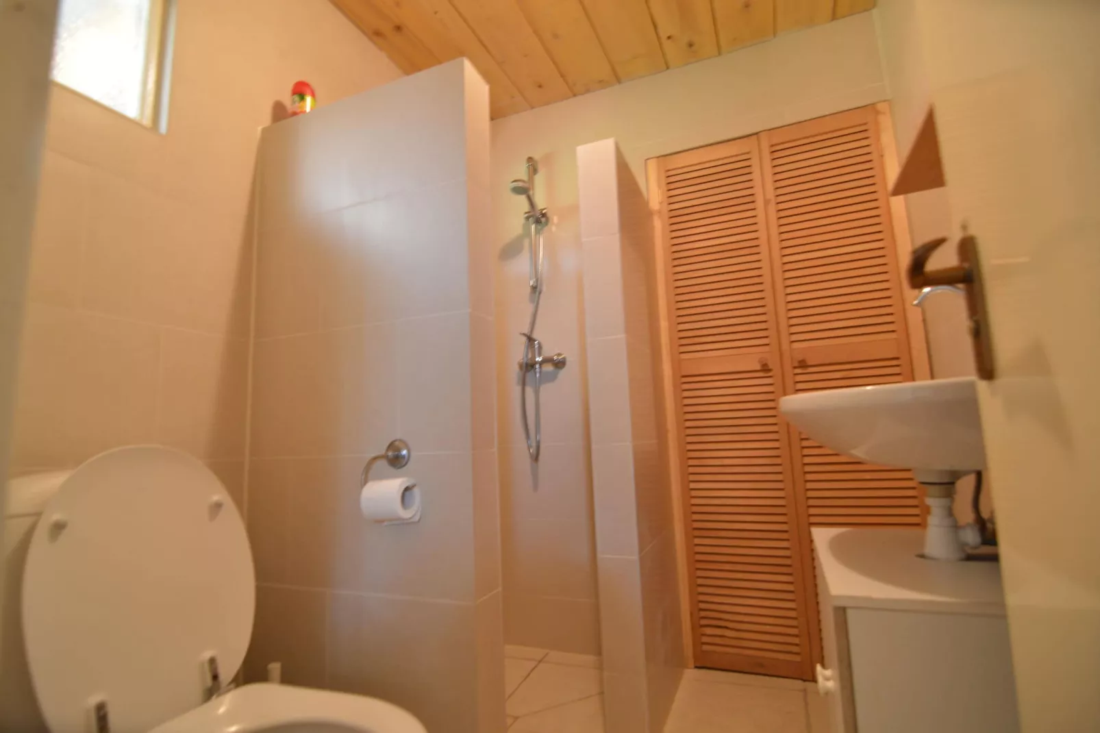 Maison Annelore-Salle de bain