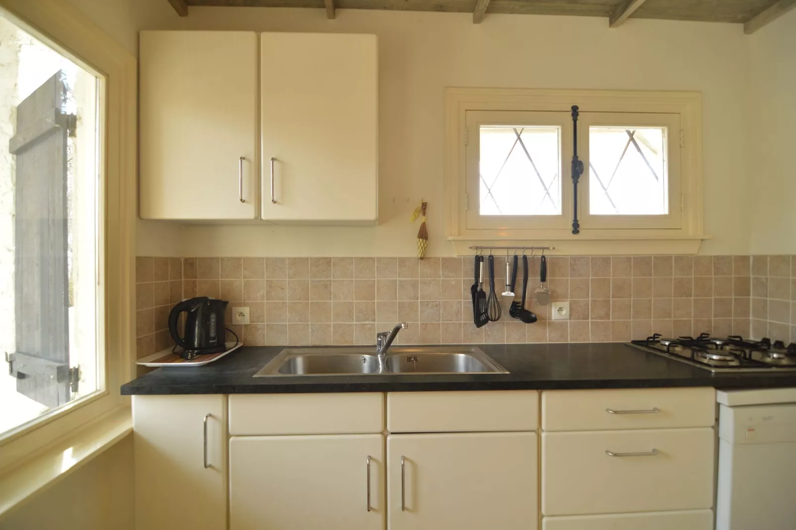 Maison Ferdinand & Annelore-Kitchen