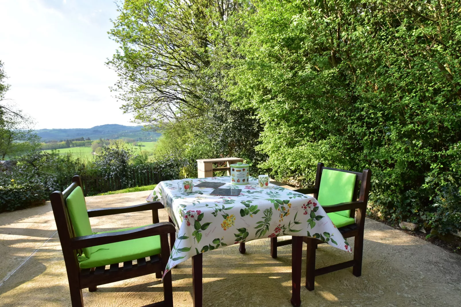 Laiterie du manoir de Thard-Terrace balcony