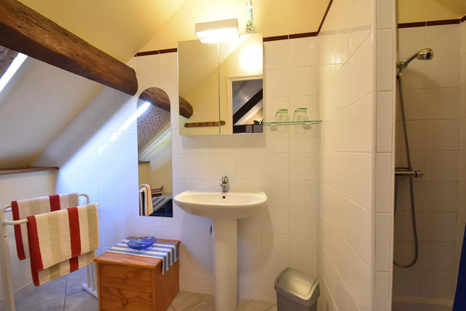 Laiterie du manoir de Thard-Bathroom