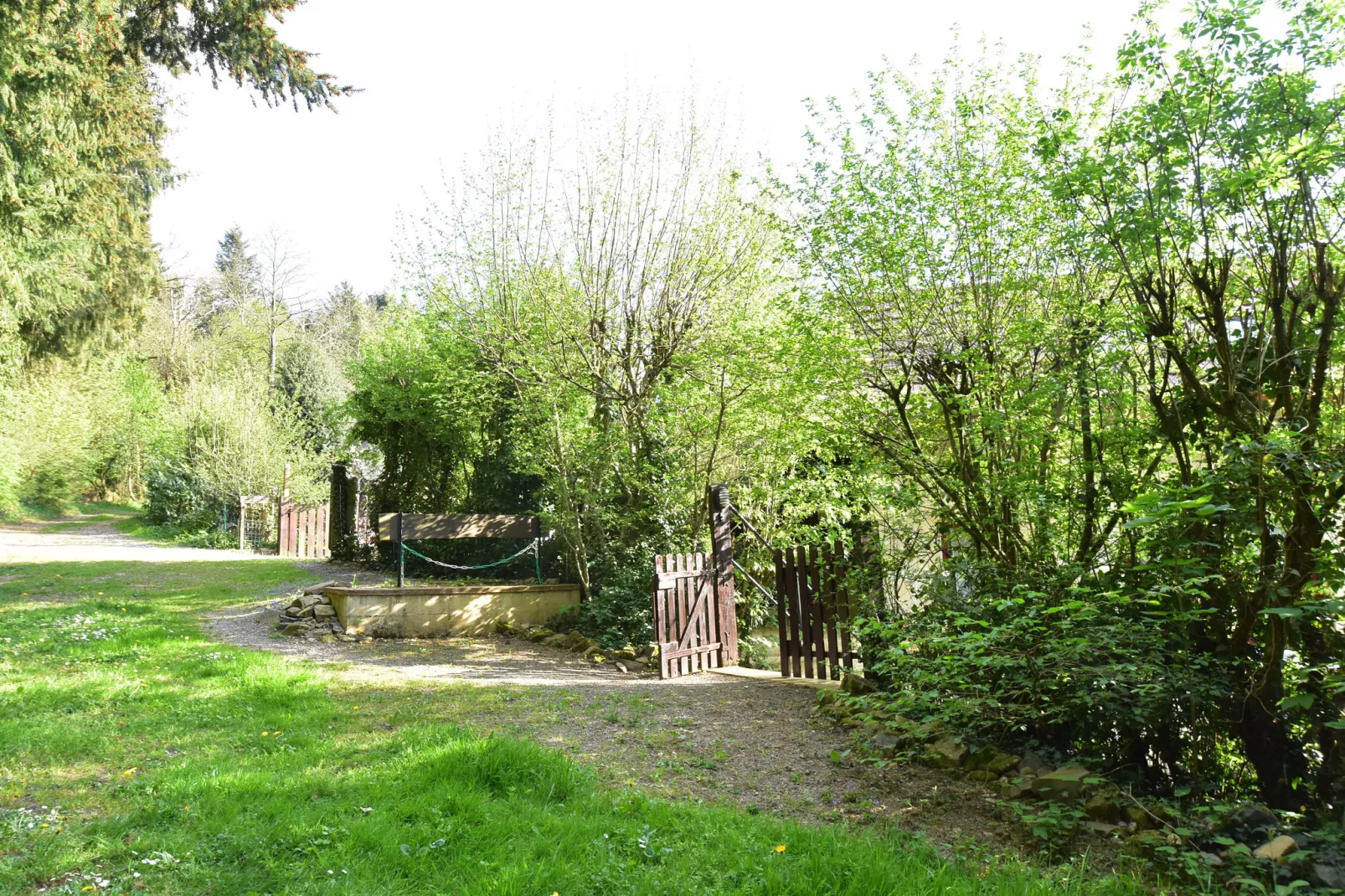 Laiterie du manoir de Thard-Areas summer 1km