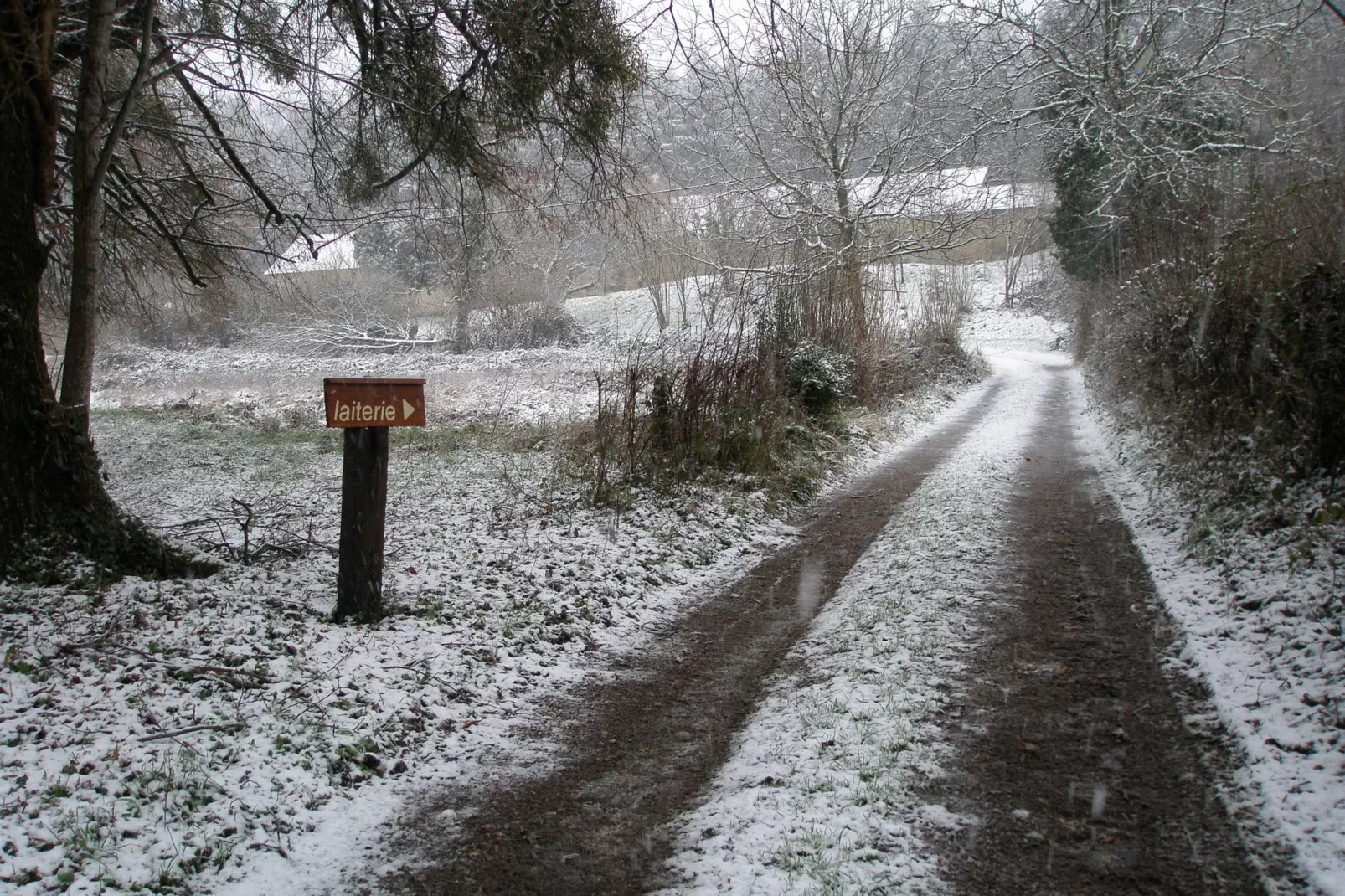 Laiterie du manoir de Thard-Area winter 1km