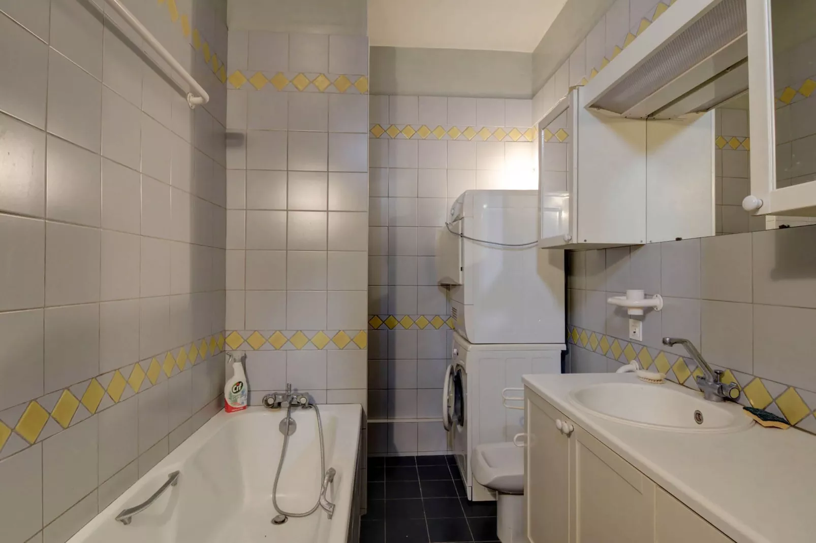 Le Vieux Château-Bathroom