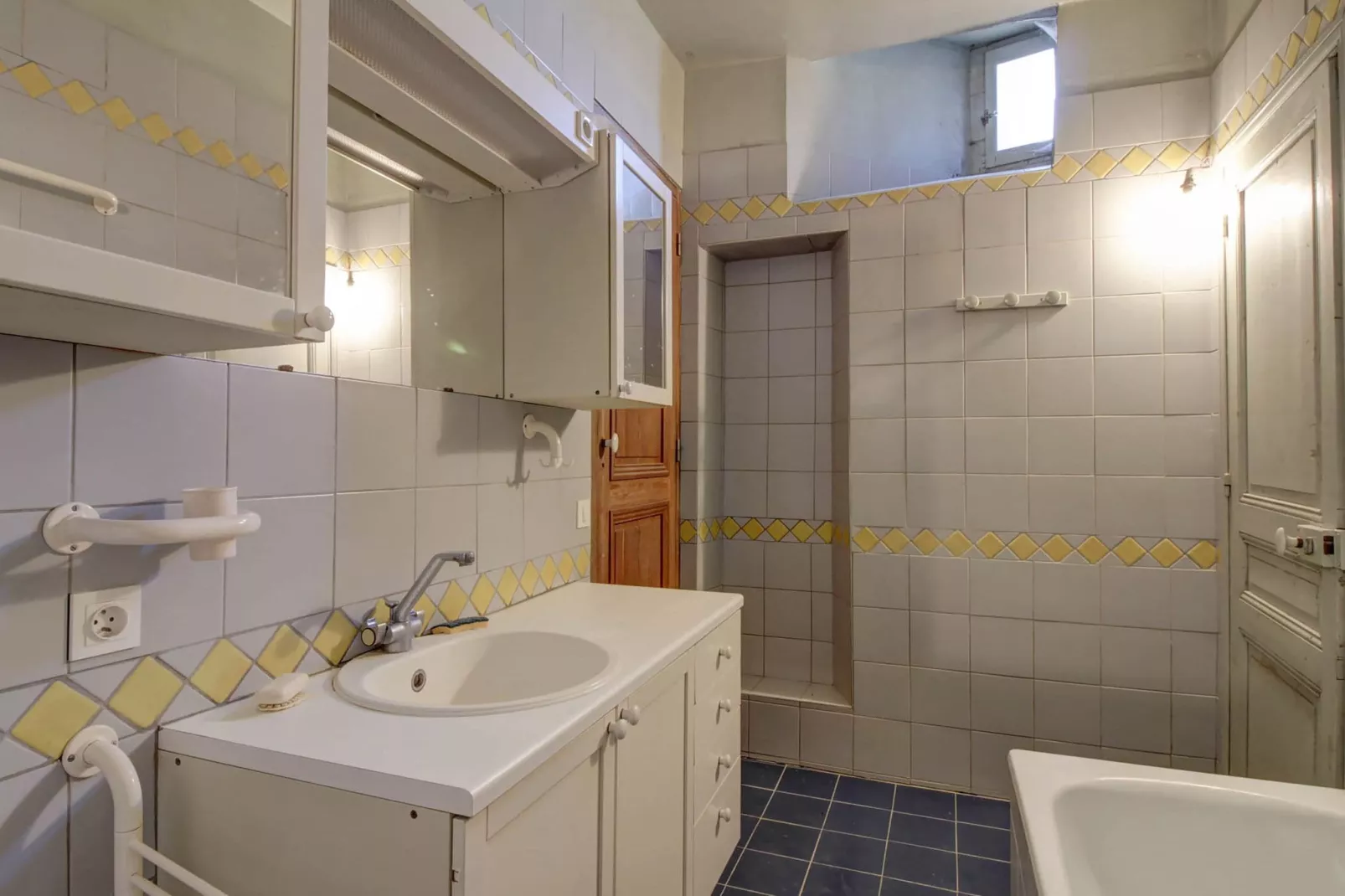 Le Vieux Château-Bathroom