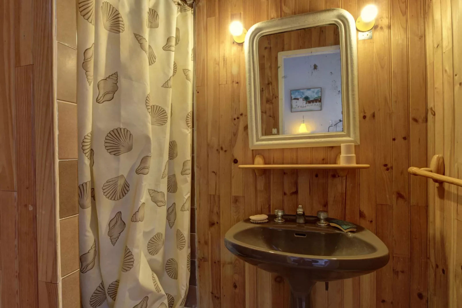 Le Vieux Château-Bathroom