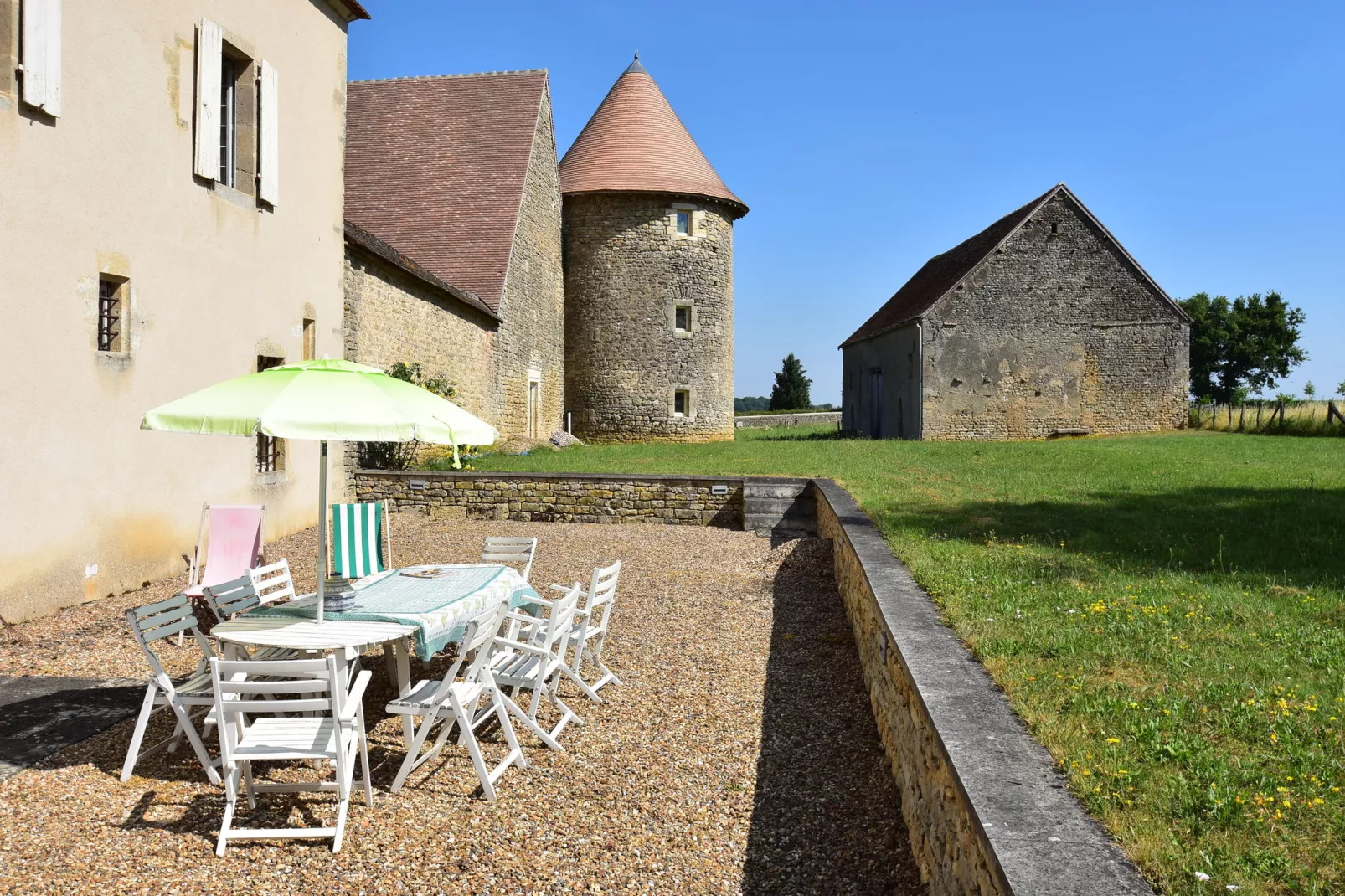Le Vieux Château-Gardens summer