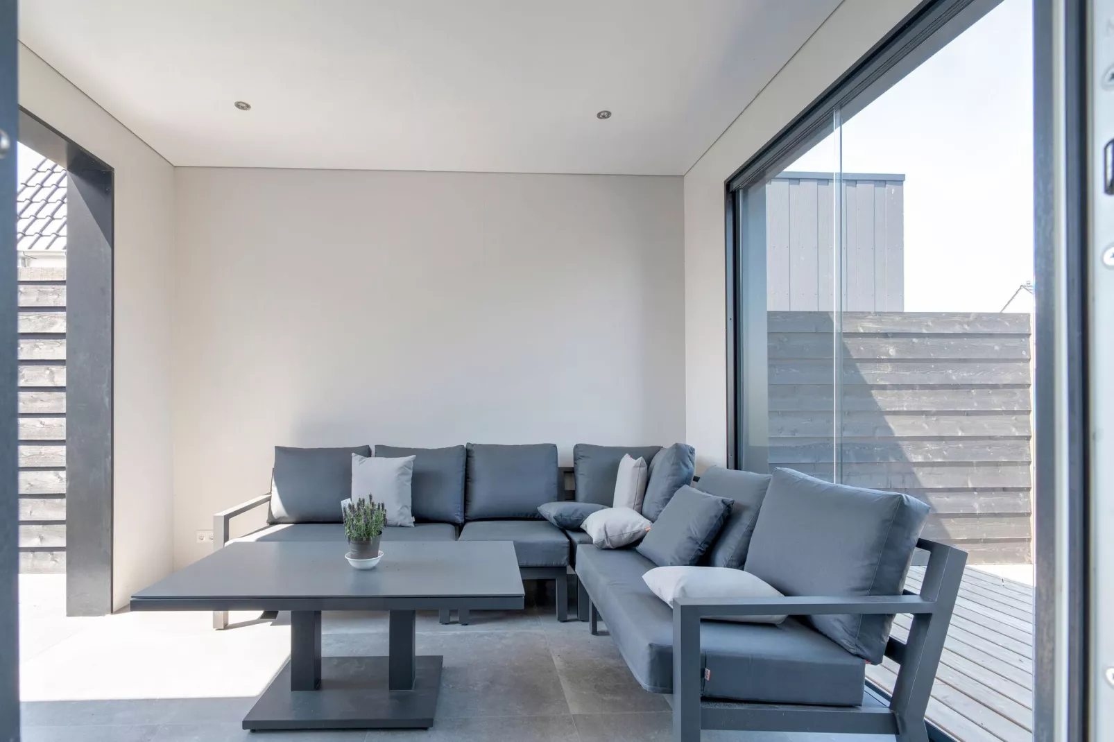 Us winsk-Terrace balcony