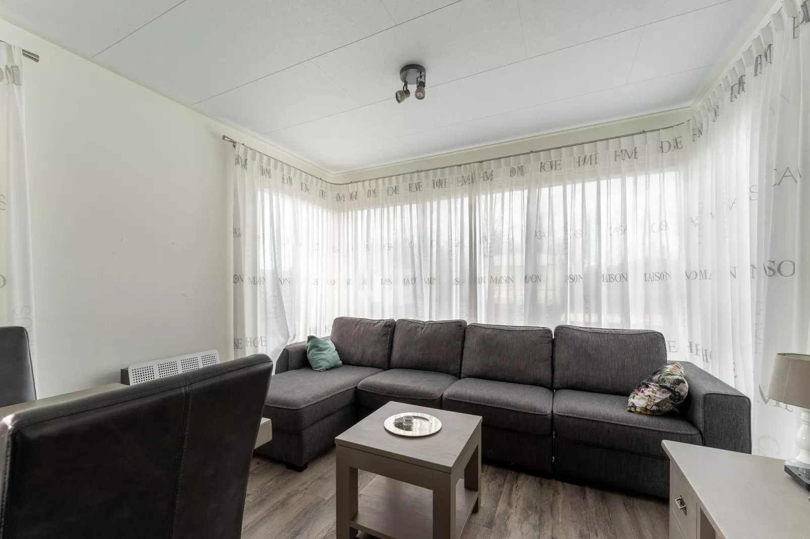 Luxe Chalet 54 Bantega met sloep 6 pax-Wohnzimmer