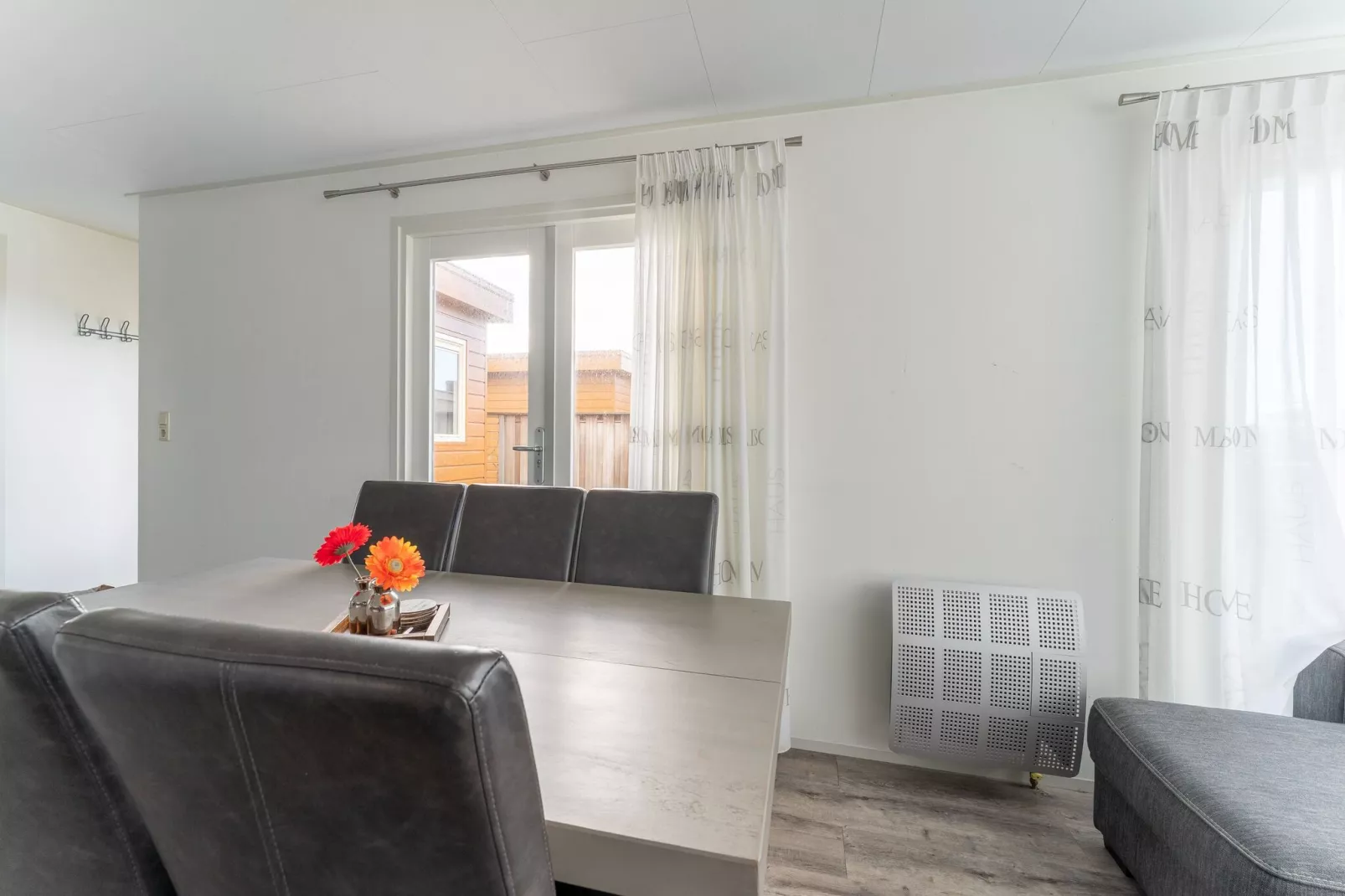 Luxe Chalet 54 Bantega met sloep 6 pax-Esszimmer