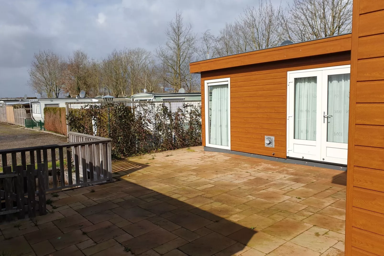 Luxe Chalet 54 Bantega met sloep 6 pax-Terrassenbalkon