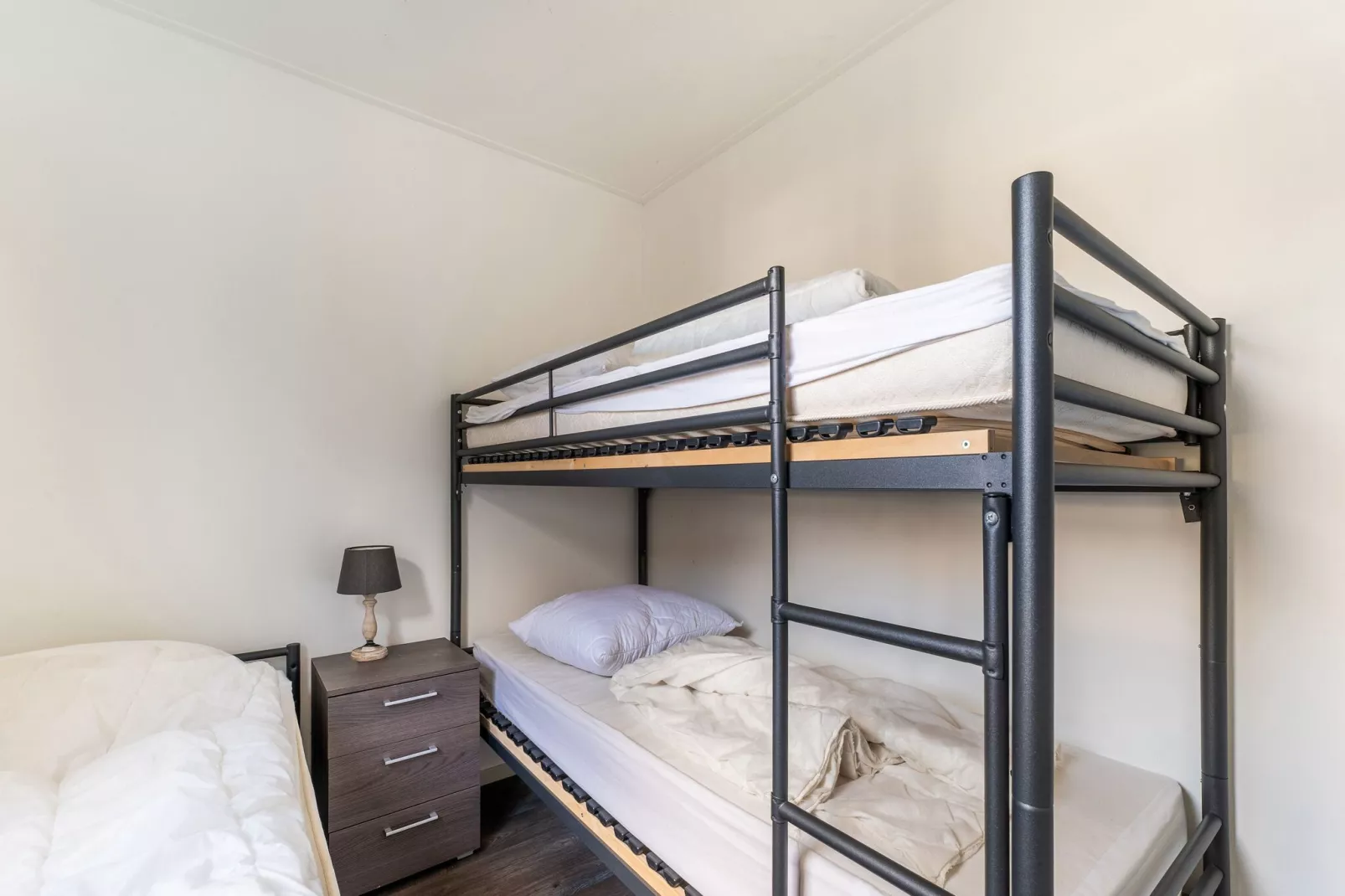 Luxe chalet 55 aan het water in Bantega met sloep 8 pax-Chambre
