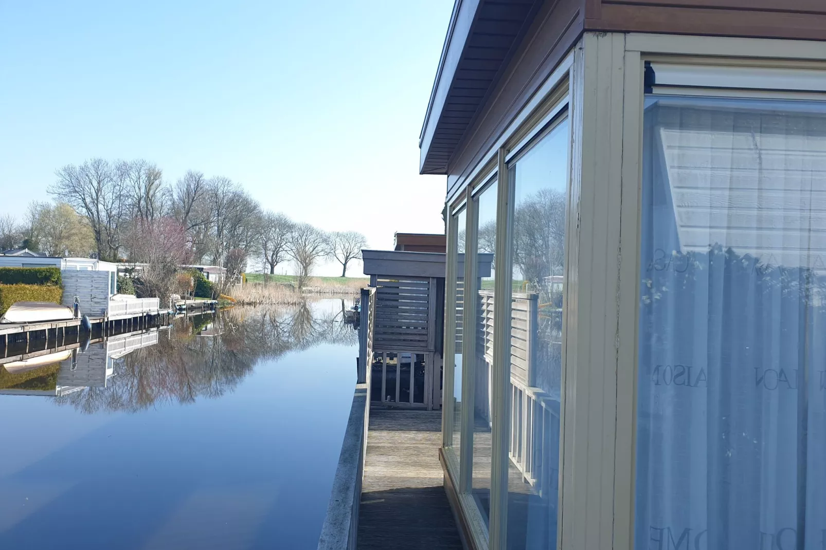 Luxe chalet 55 aan het water in Bantega met sloep 8 pax-Vue d'été