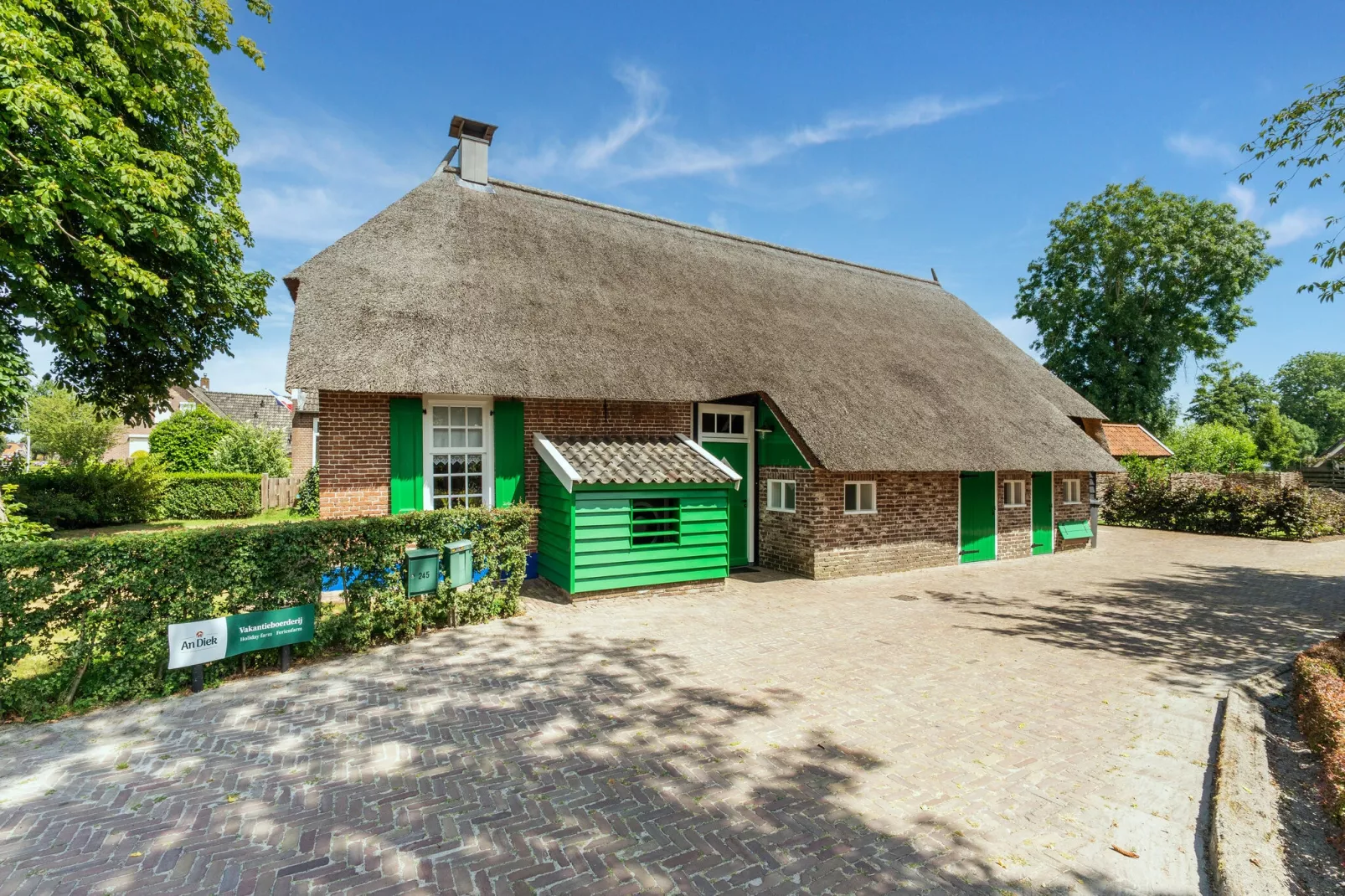Woonboerderij in Staphorst voor 6 personen-Exterior summer