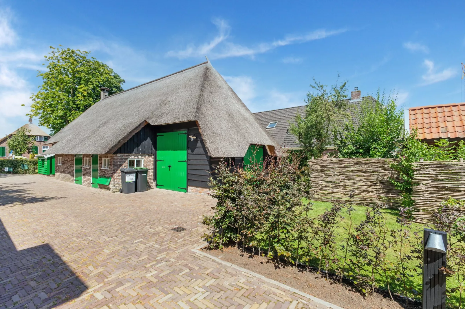 Woonboerderij in Staphorst voor 6 personen-Exterior summer
