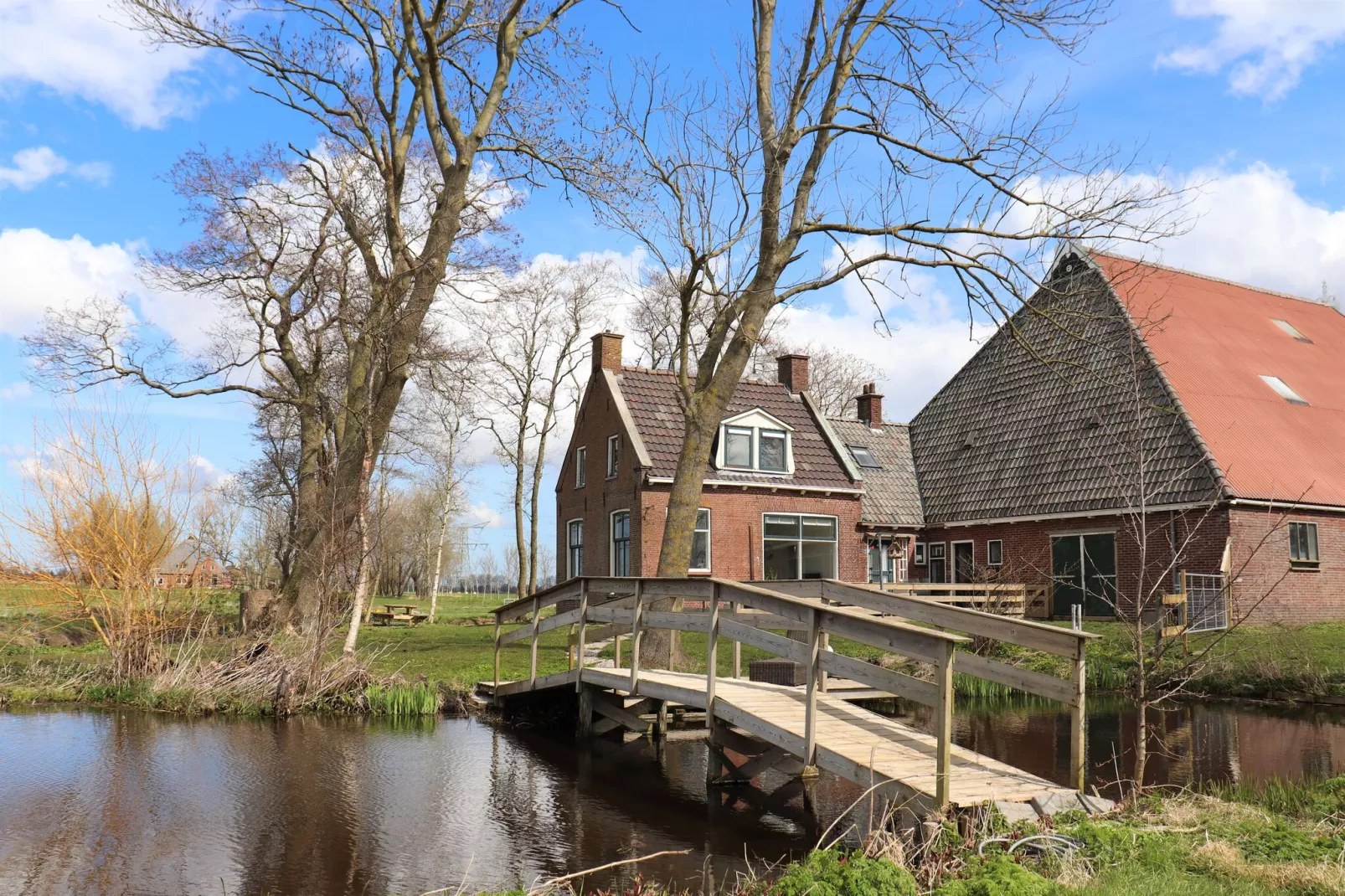 Boerderij uit 1866 in Friesland-Exterior summer
