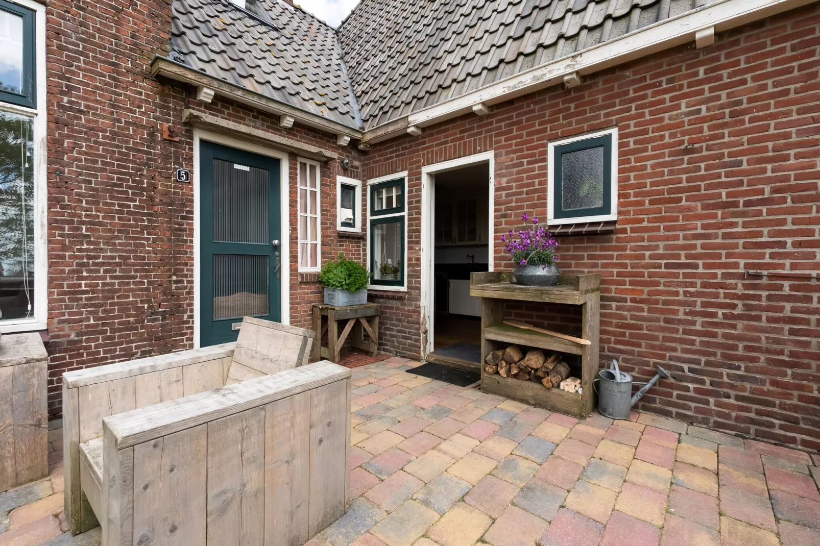 Boerderij uit 1866 in Friesland-Exterior summer