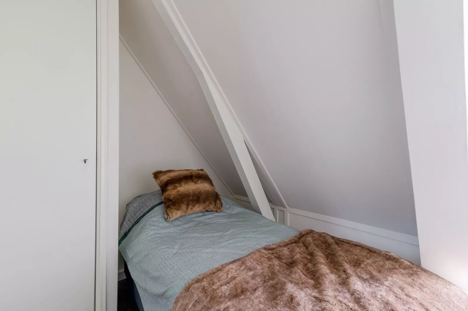 Boerderij uit 1866 in Friesland-Bedroom