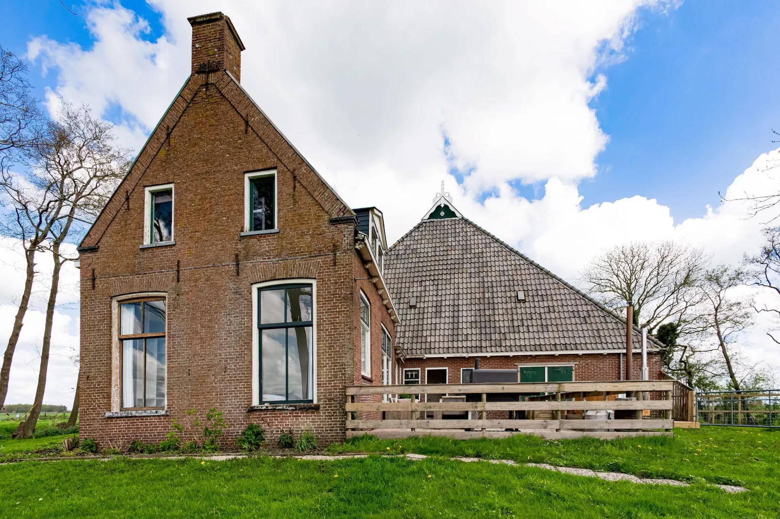 Boerderij uit 1866 in Friesland-Exterior summer