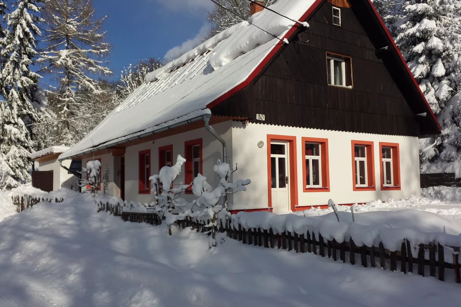 Huis Javornik-Exterior winter