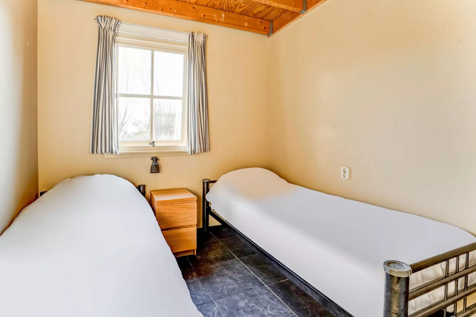 Vakantiehuisje 2 Vuur Groene Camping Lage Zwaluwe-Schlafzimmer