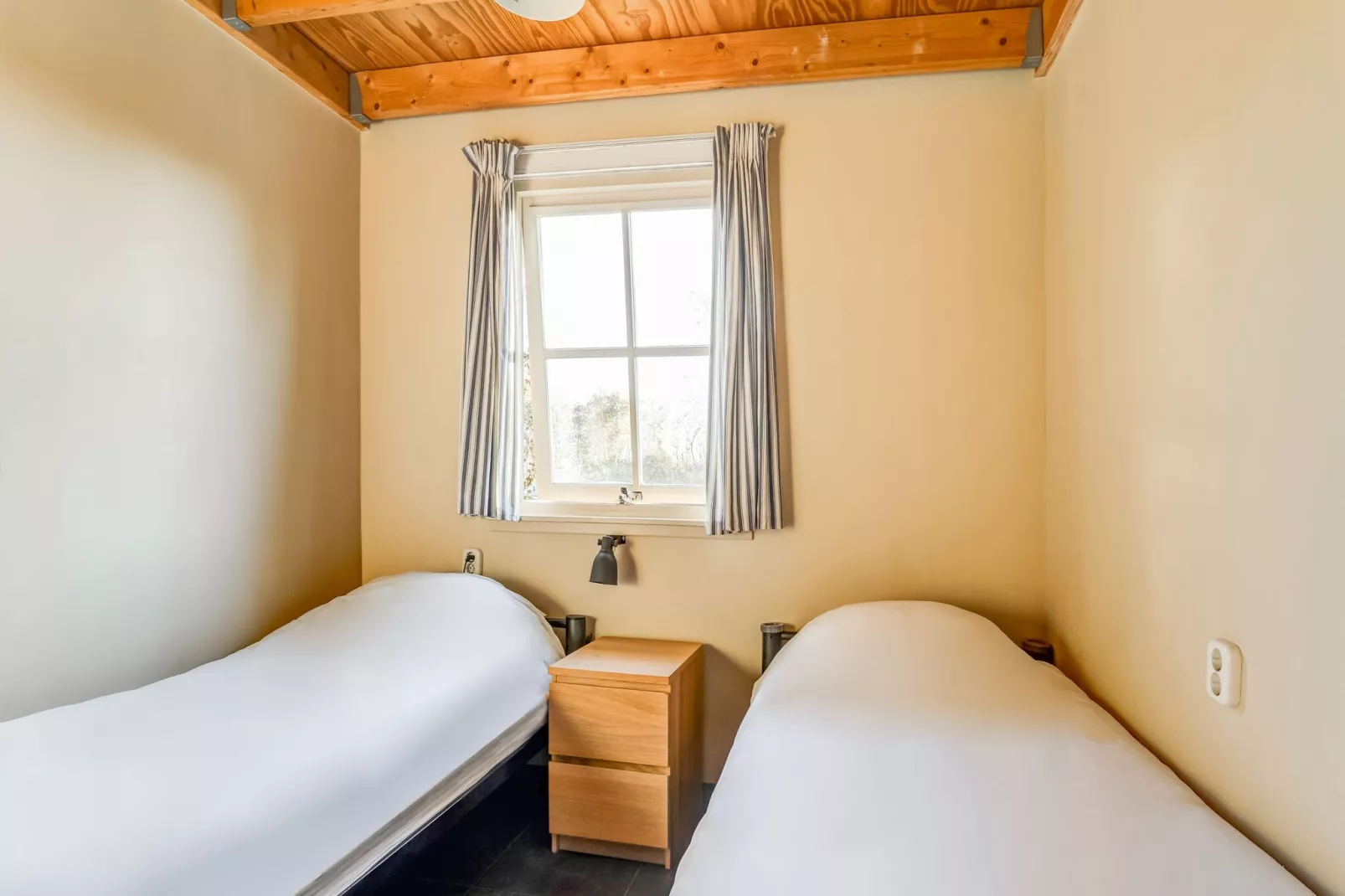 Vakantiehuisje 2 Vuur Groene Camping Lage Zwaluwe-Schlafzimmer