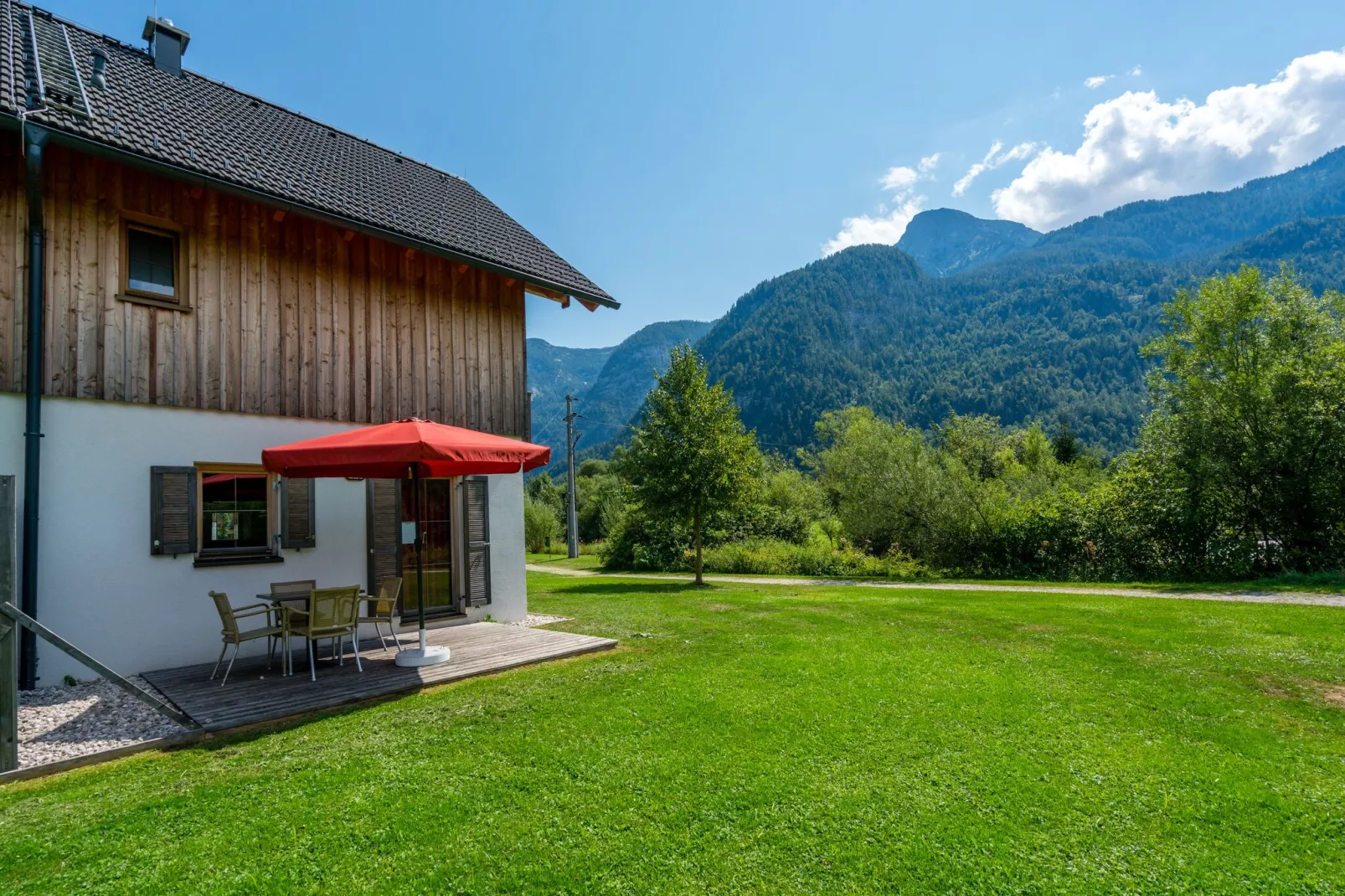 Luxery Salzkammergut Chalet A-Gardens summer
