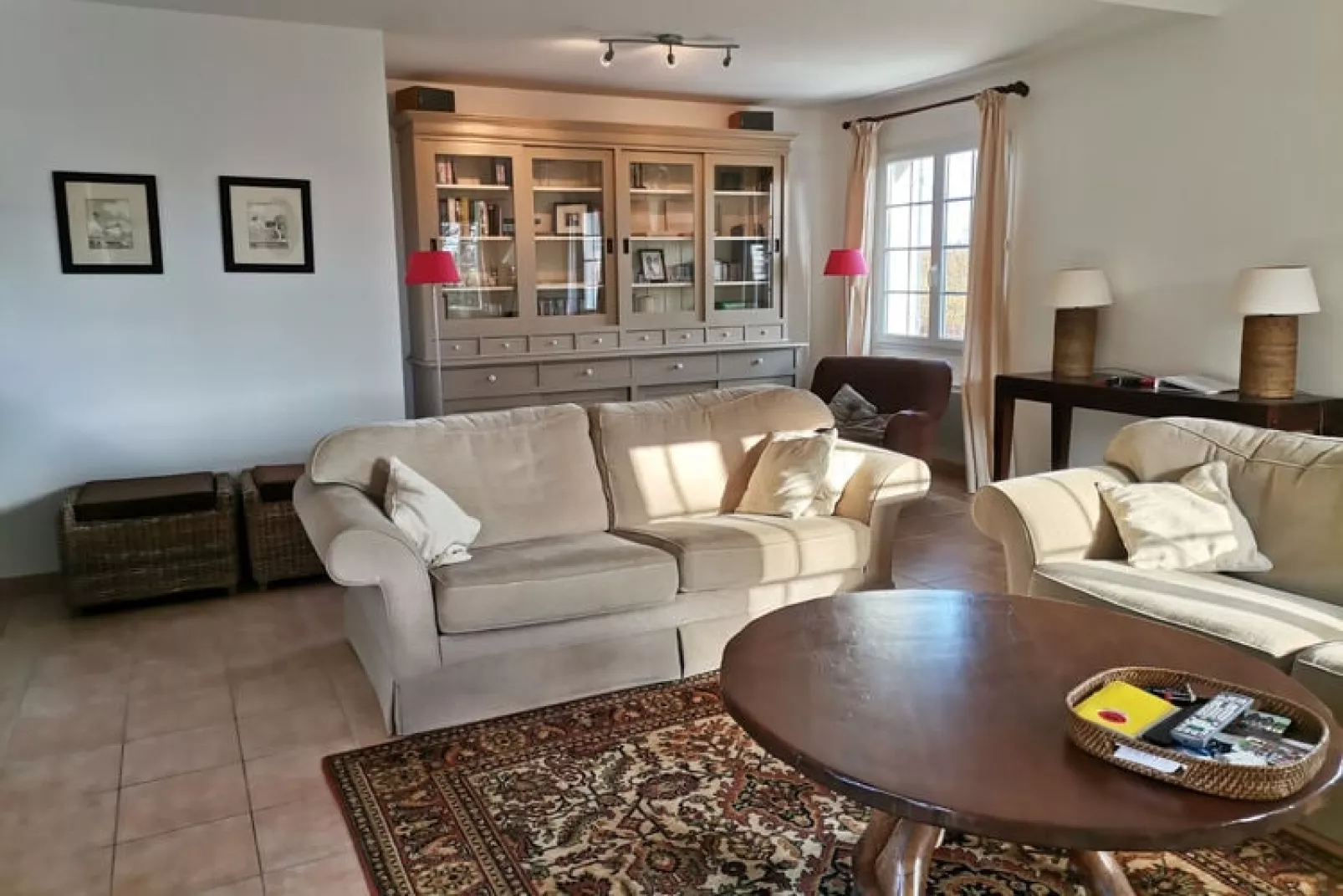 Bourg Est 3-Living room