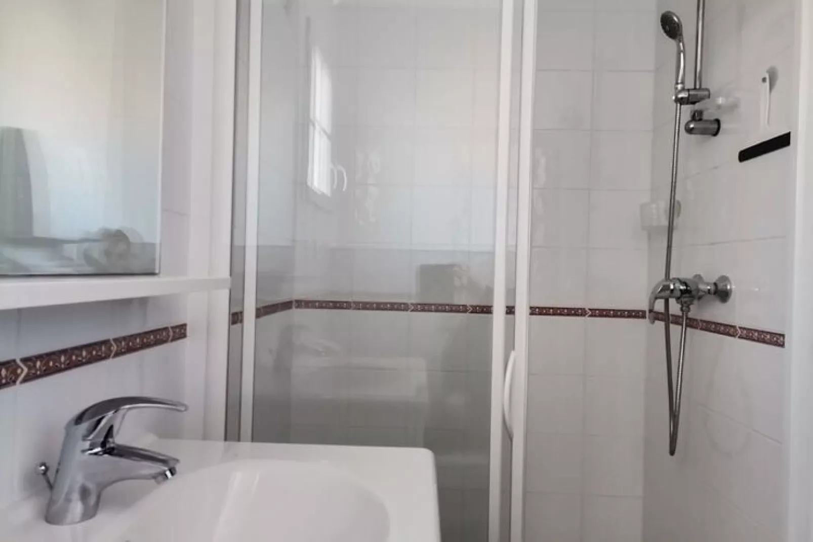 Bourg Est 3-Bathroom