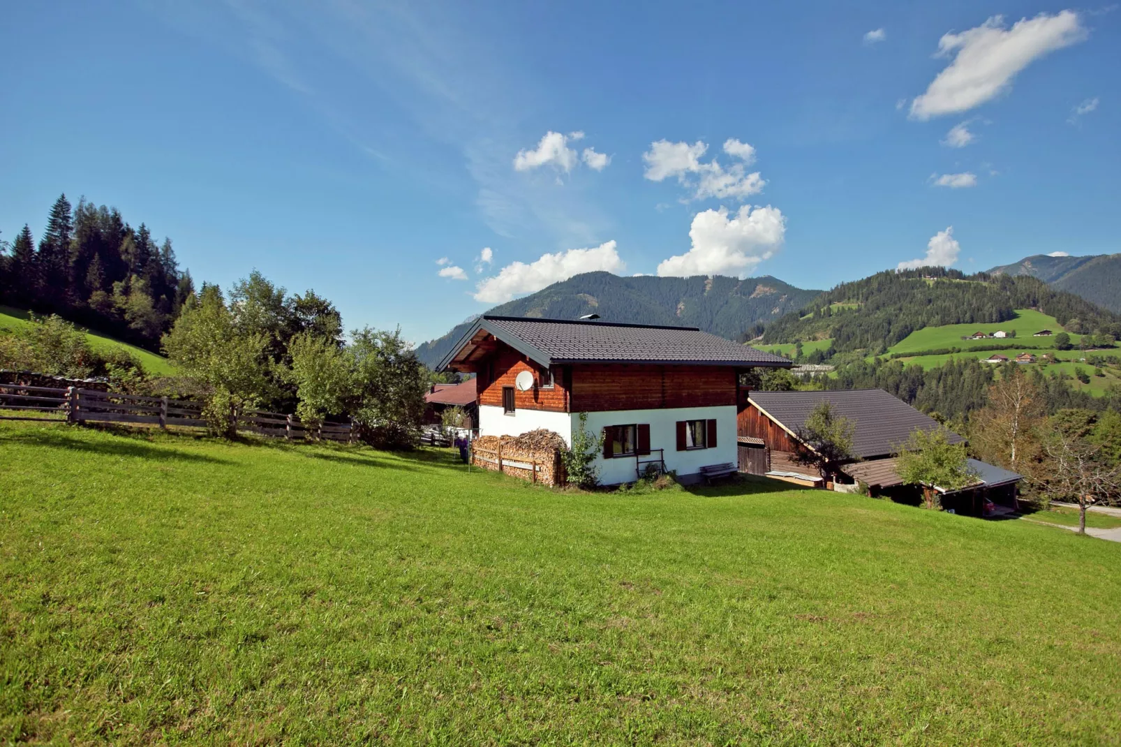 Haus Pehambauer-Außenbereich Sommer