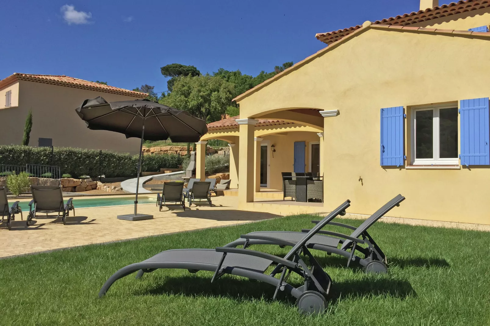 Villa Dumas 6 personen-Gardens in summer