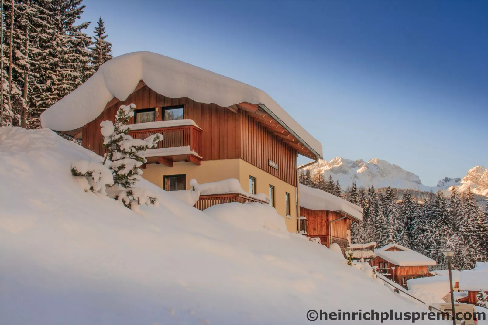 Alpendorf Dachstein West 1-Exterior winter