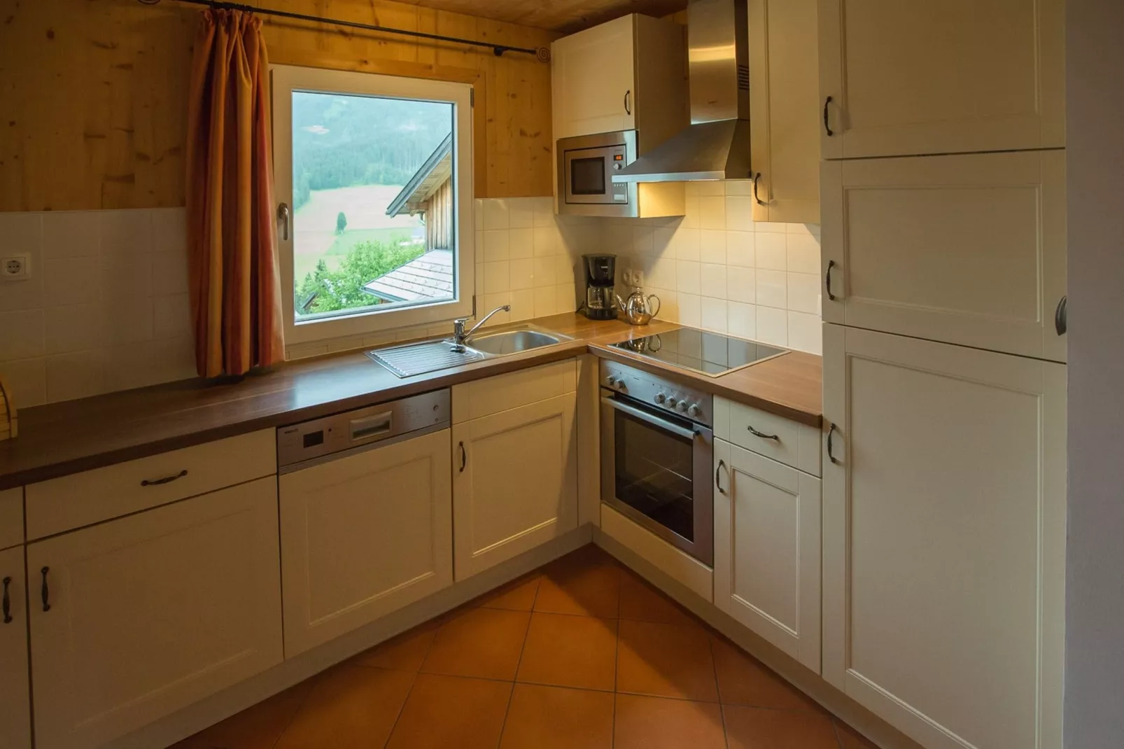 Alpendorf Dachstein West 1-Kitchen