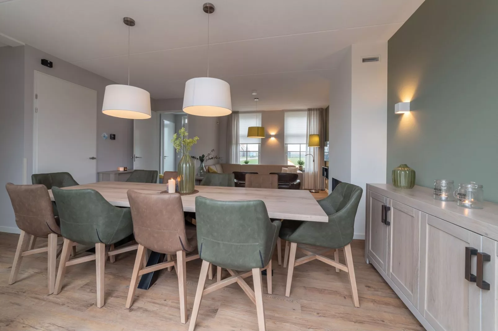 8 persoons vrijstaand met jacuzzi-Living room
