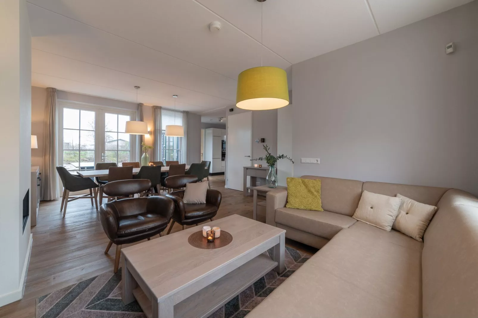 8 persoons vrijstaand met jacuzzi-Living room