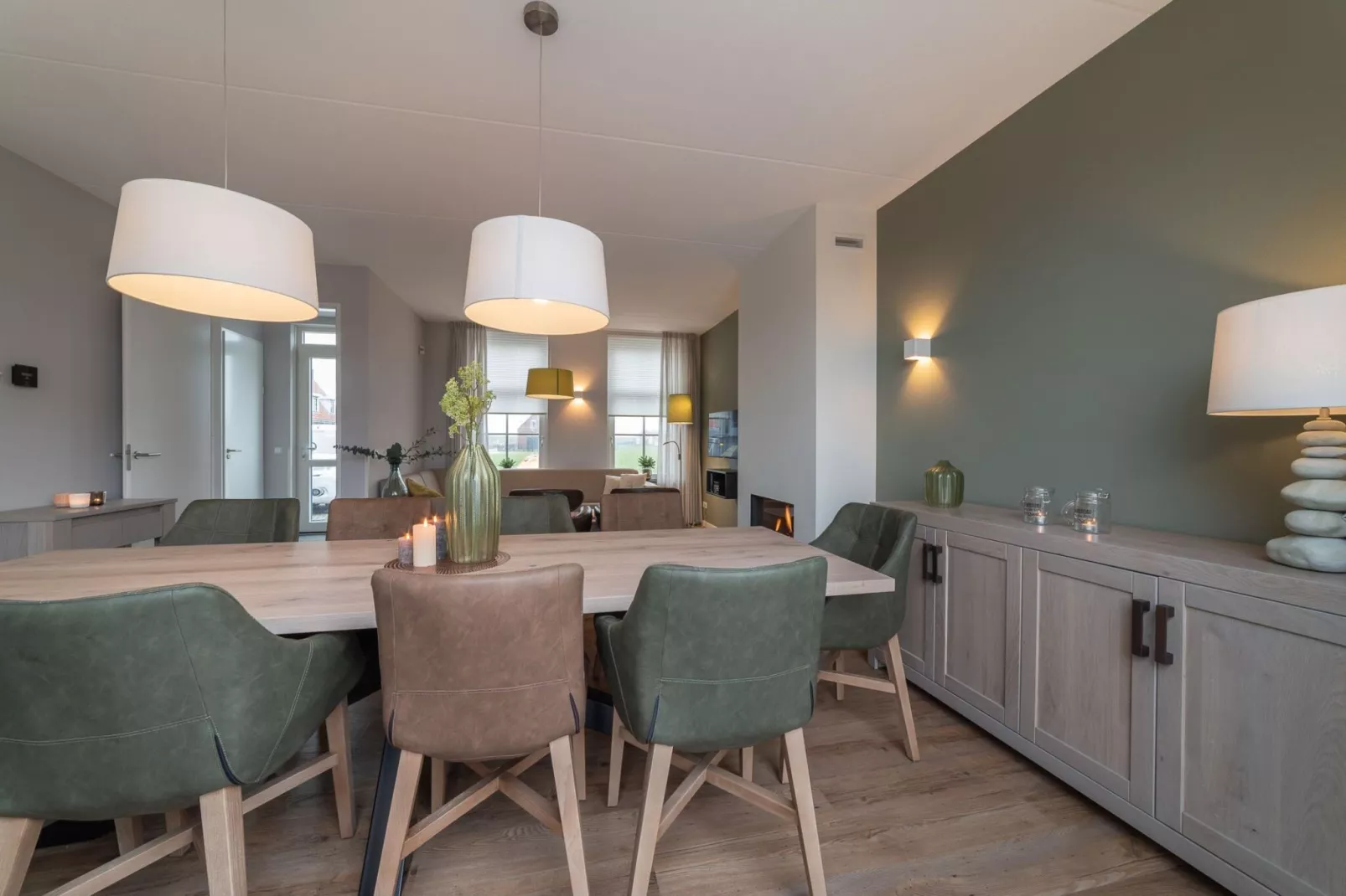 8 persoons vrijstaand met jacuzzi-Living room