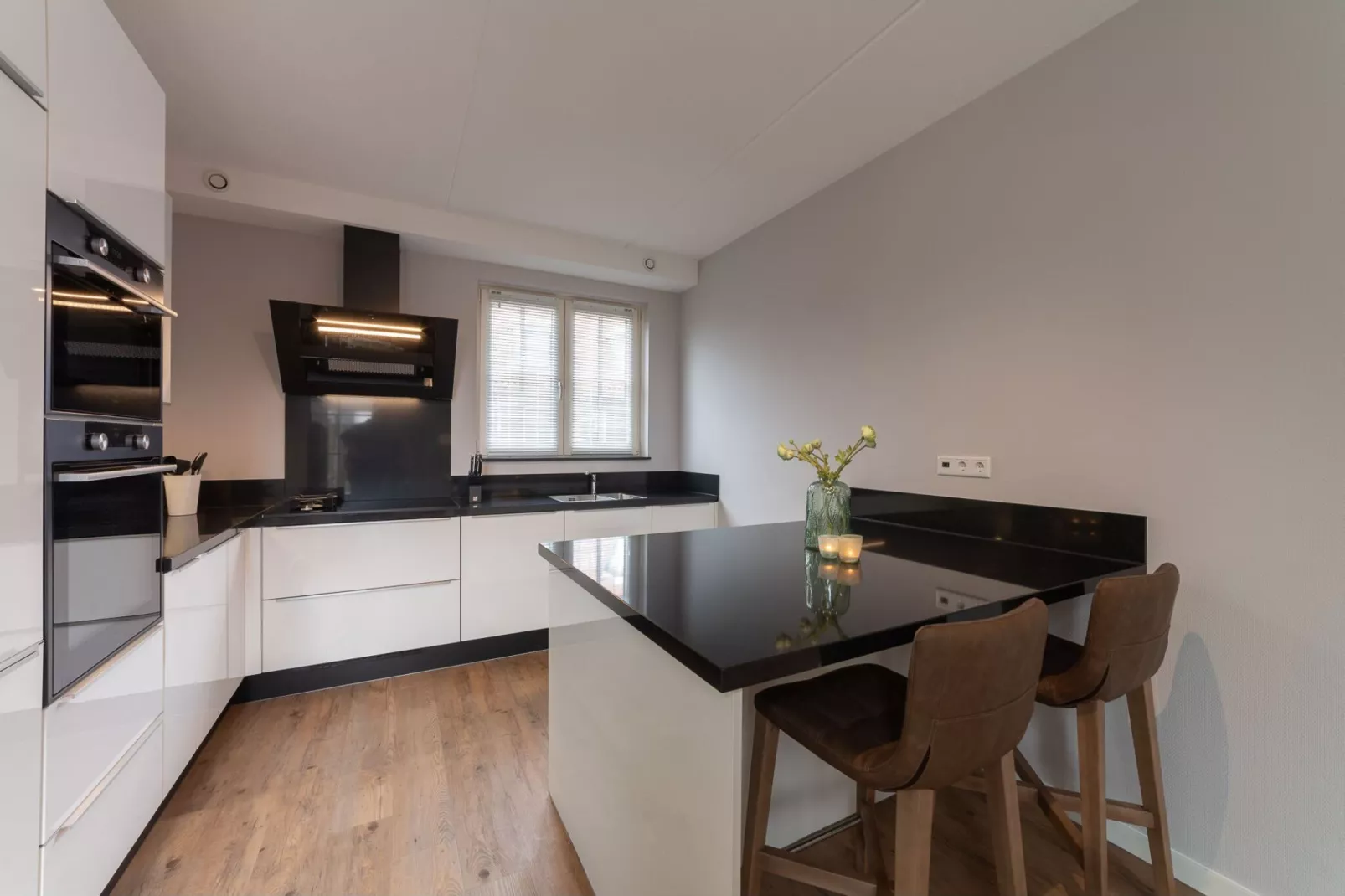 8 persoons vrijstaand met jacuzzi-Kitchen