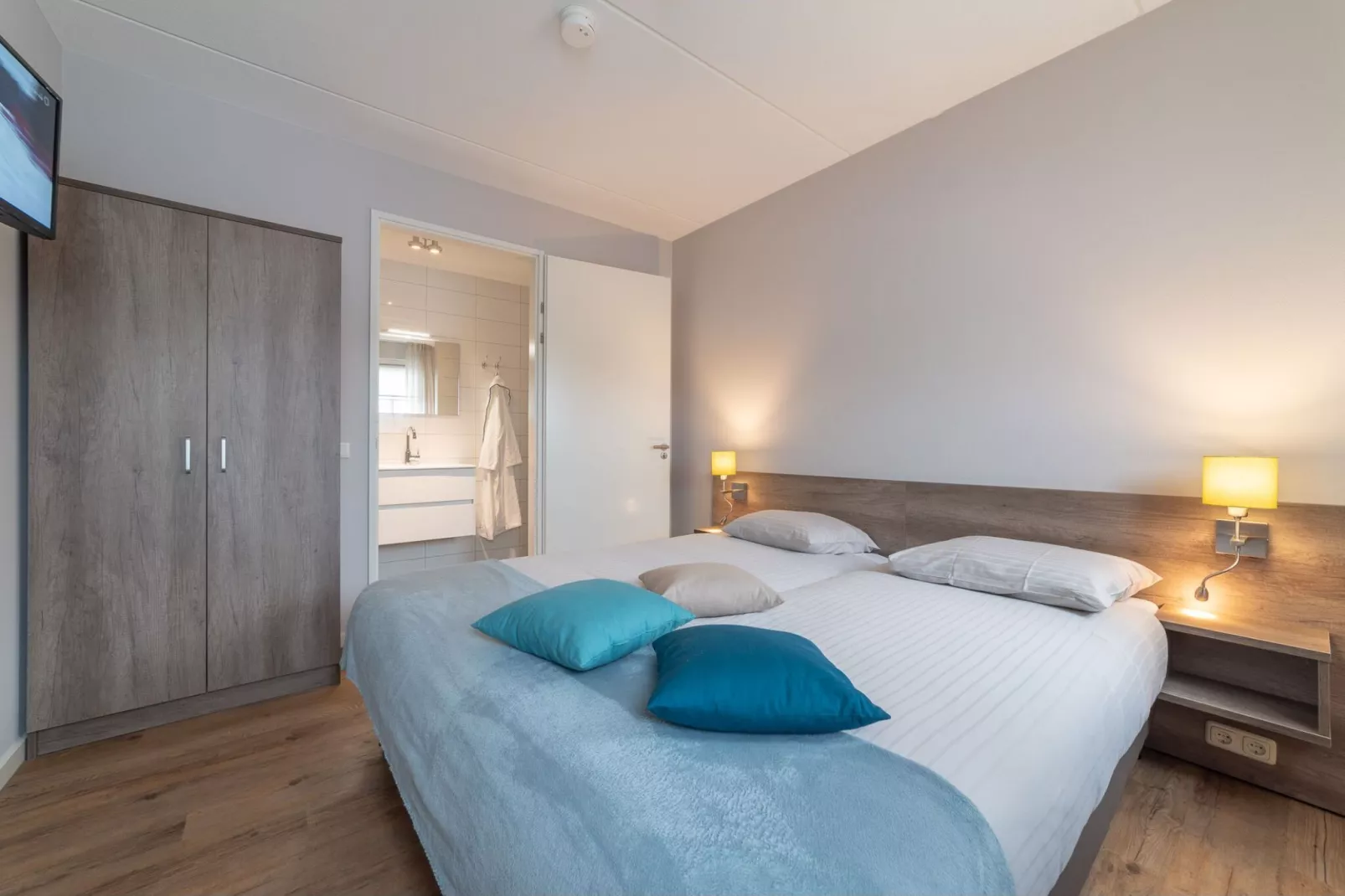 8 persoons vrijstaand met jacuzzi-Bedroom