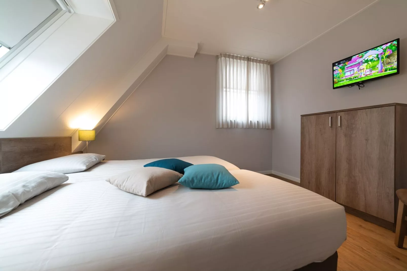 8 persoons vrijstaand met jacuzzi-Bedroom