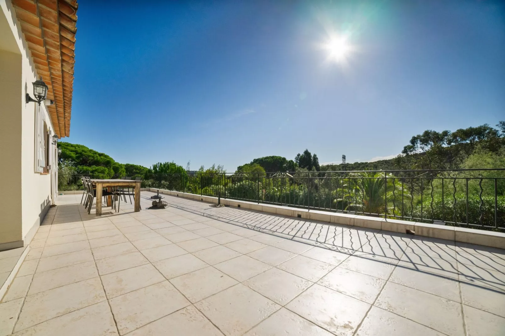 Cedre-Terrace balcony