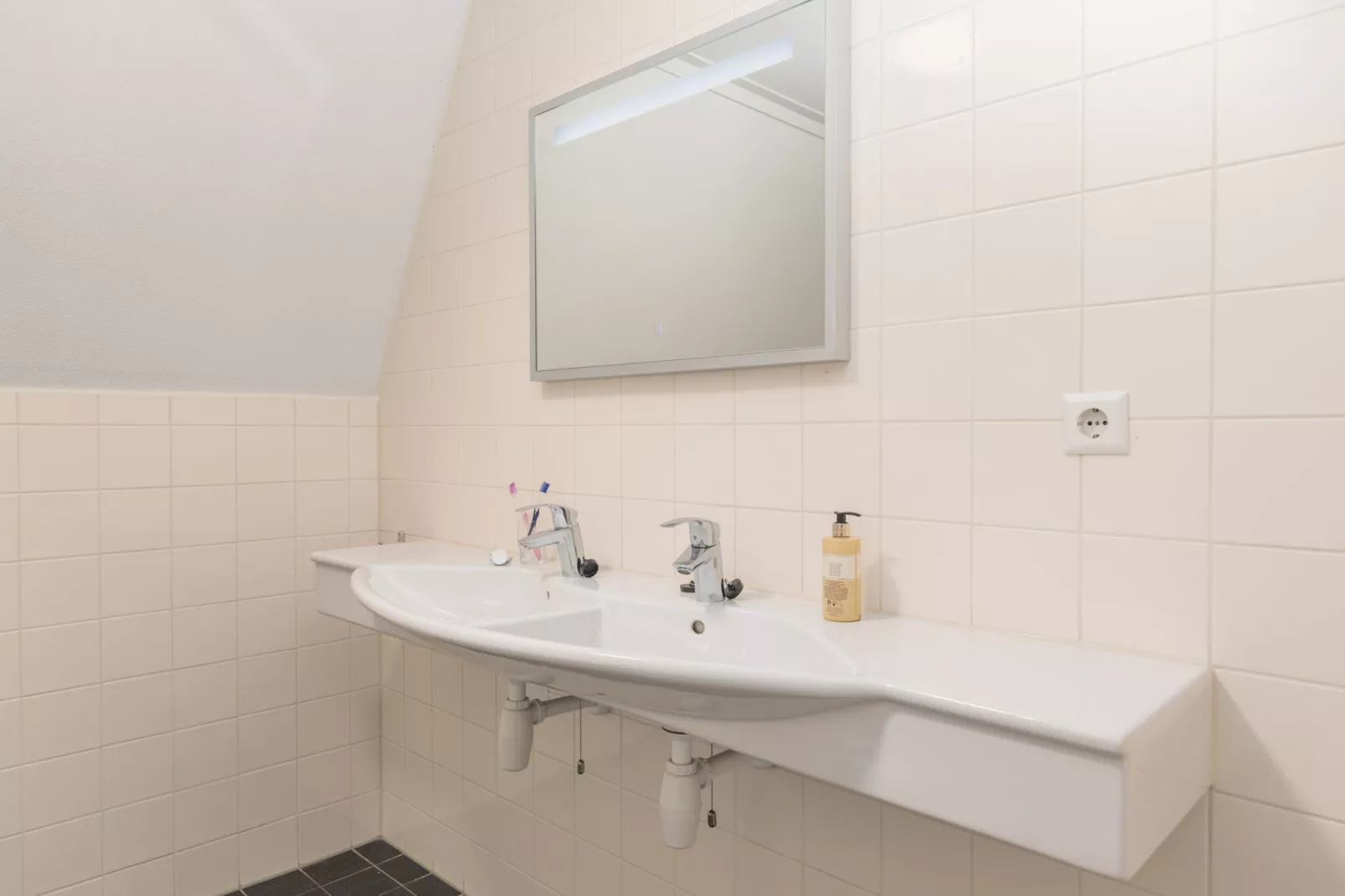 Marinapark Volendam 10-Bathroom