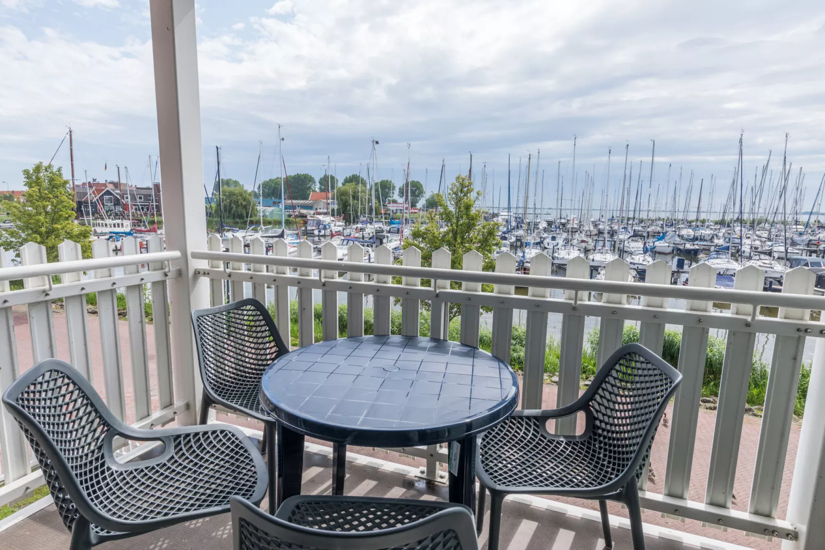 Marinapark Volendam 10-Terrace balcony
