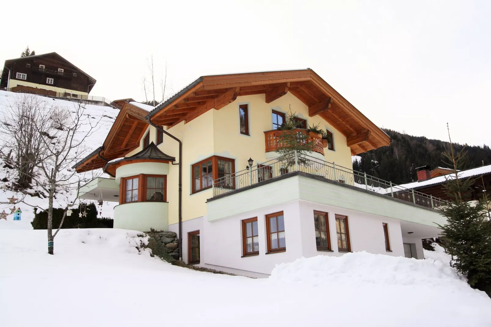 Susanna-Exterior winter