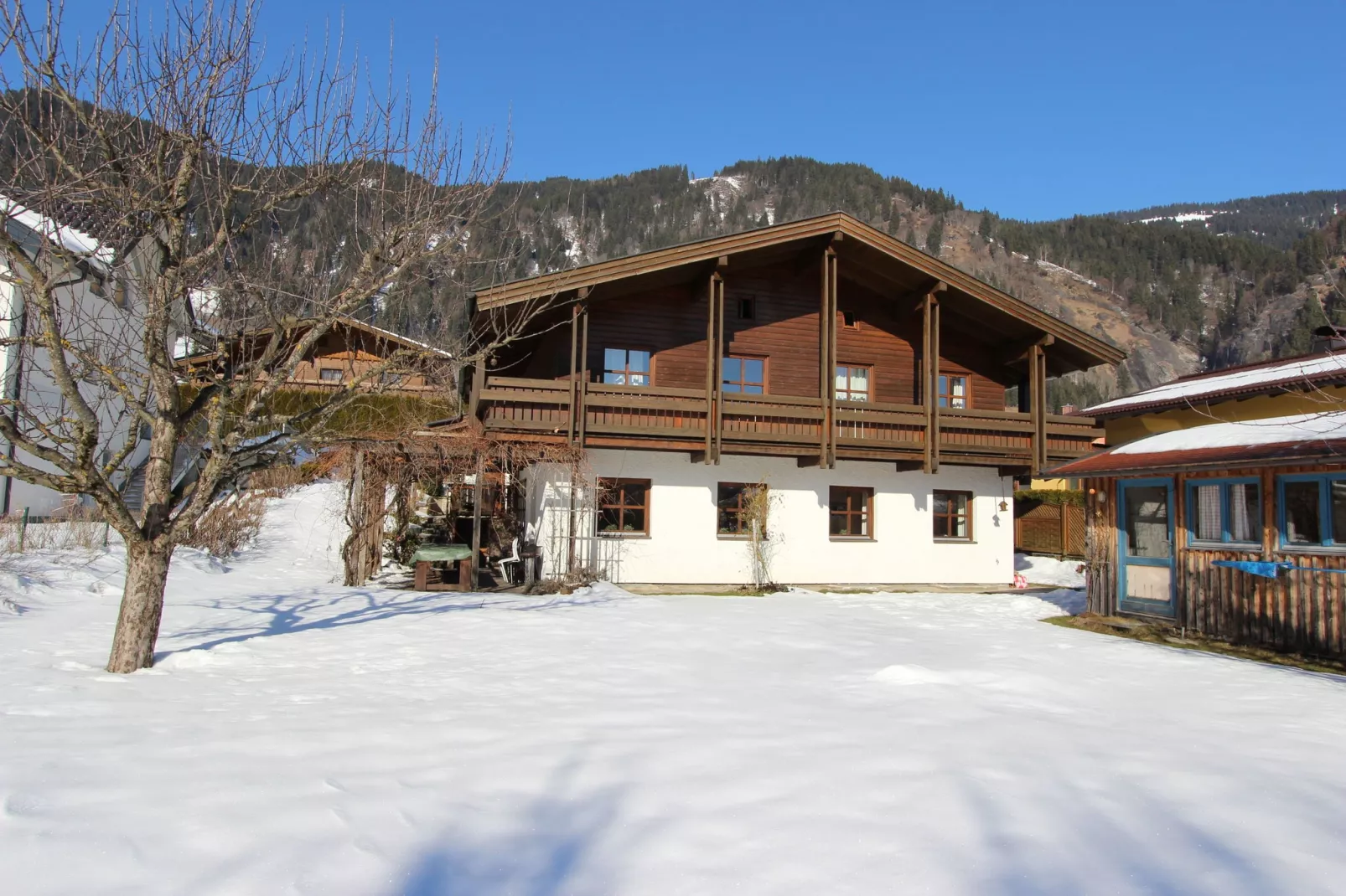 Landhaus Josien-Exterior winter