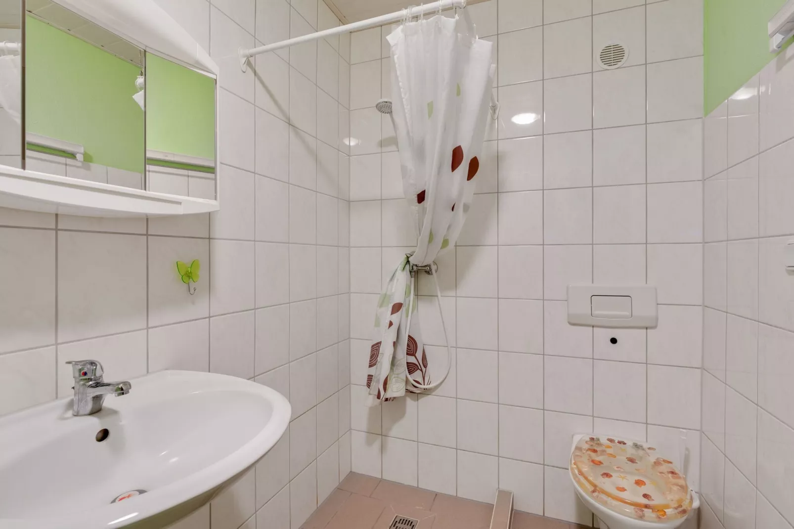 Hübsche Ferienwohnung am See nur 500m-Badezimmer