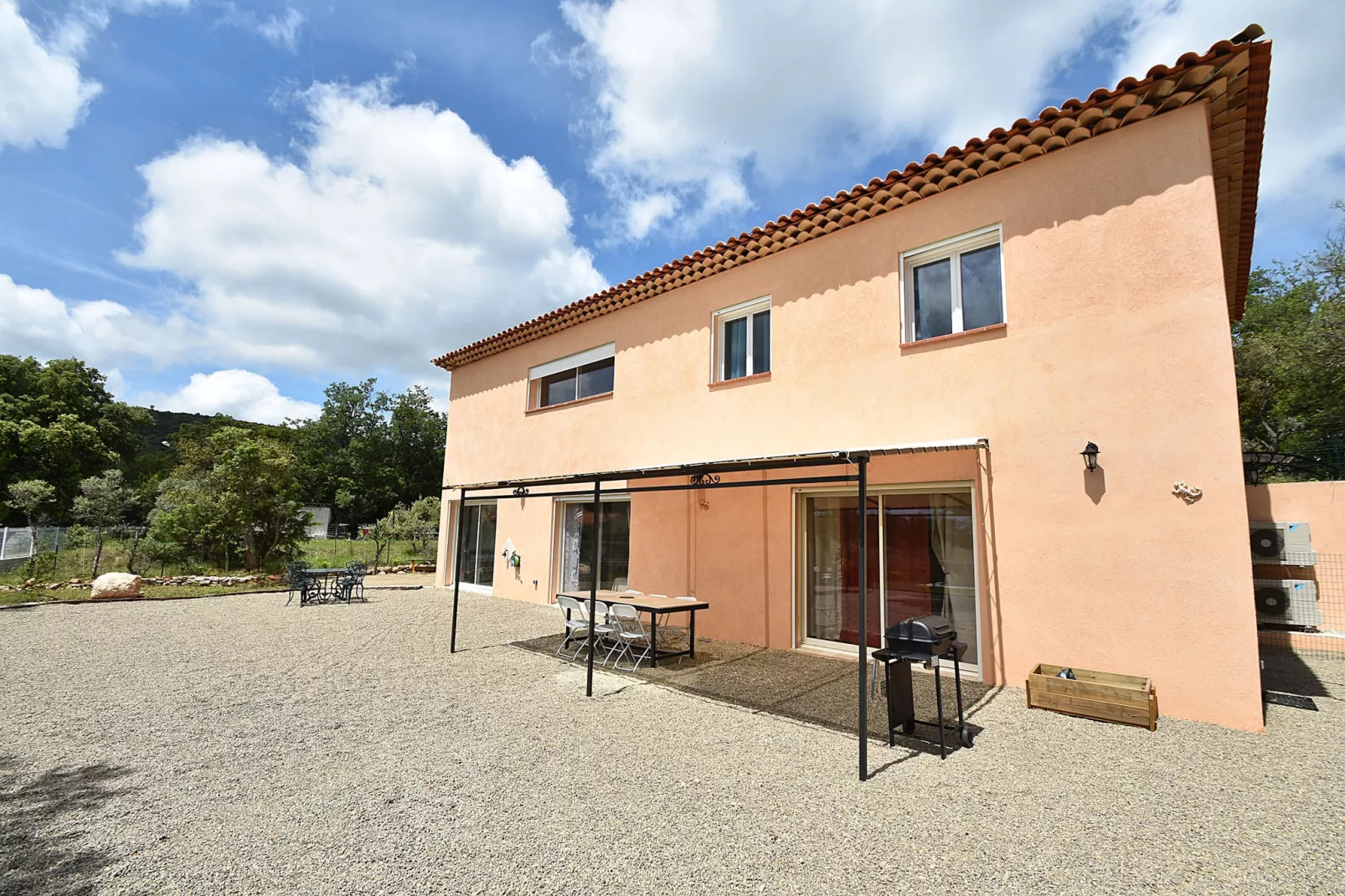 Les Oliviers-Exterior summer