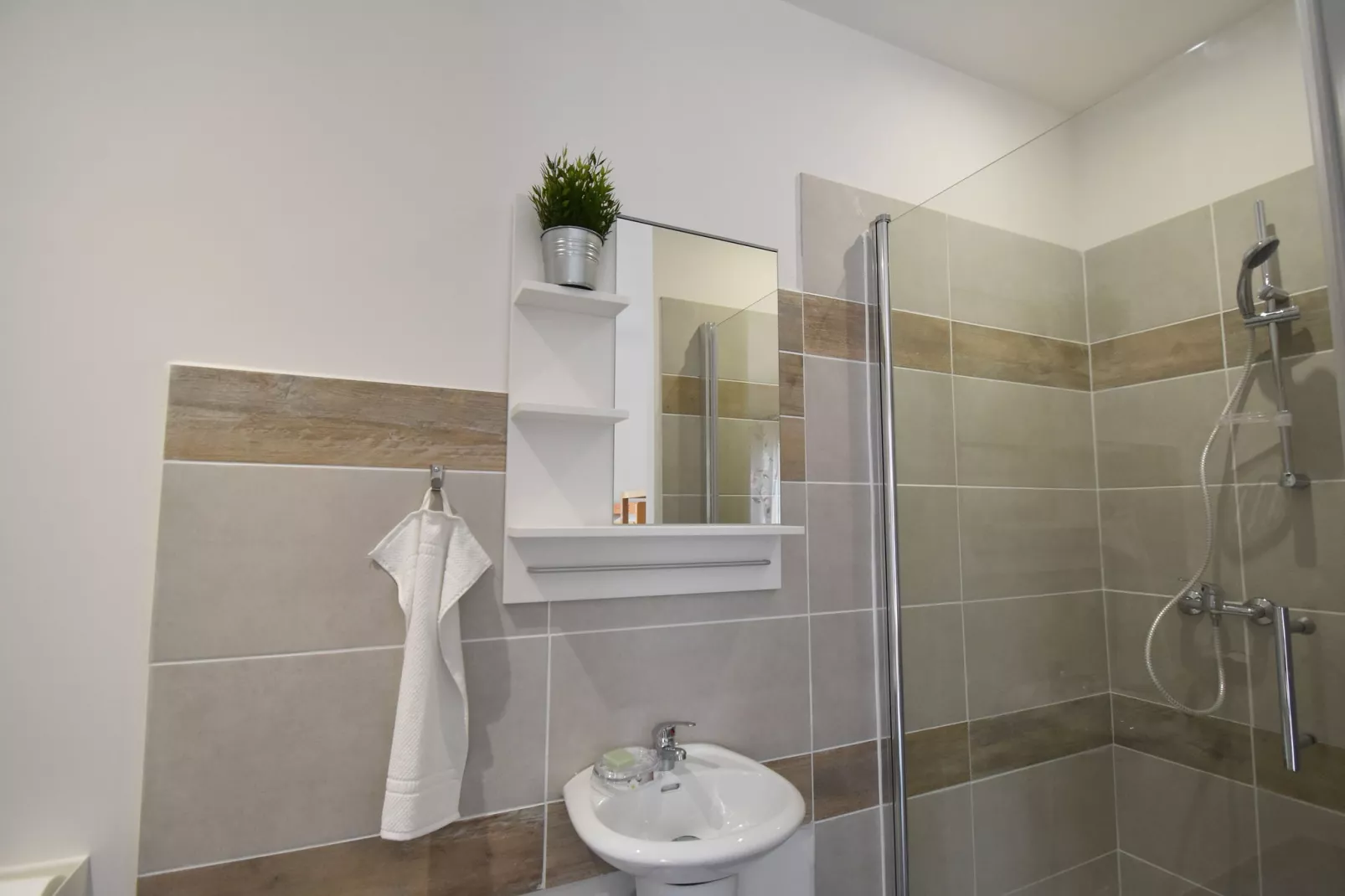 Les Oliviers-Bathroom