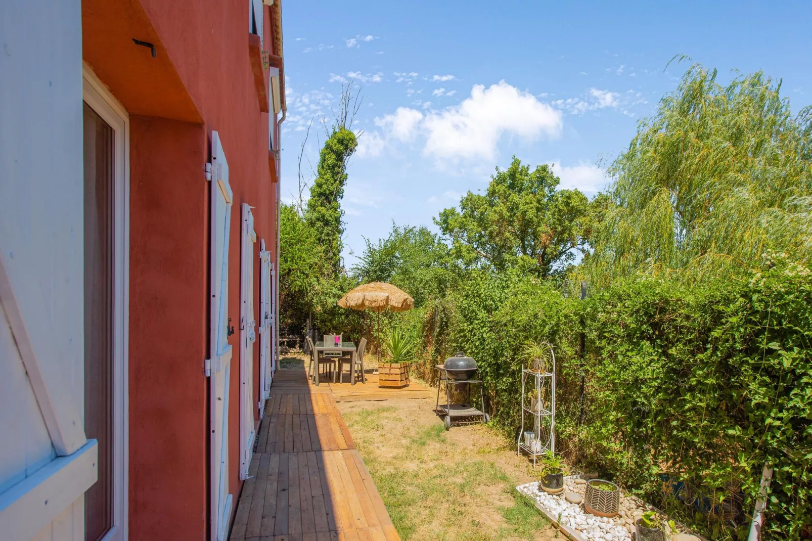 MAGALI HOUSE-Gardens summer
